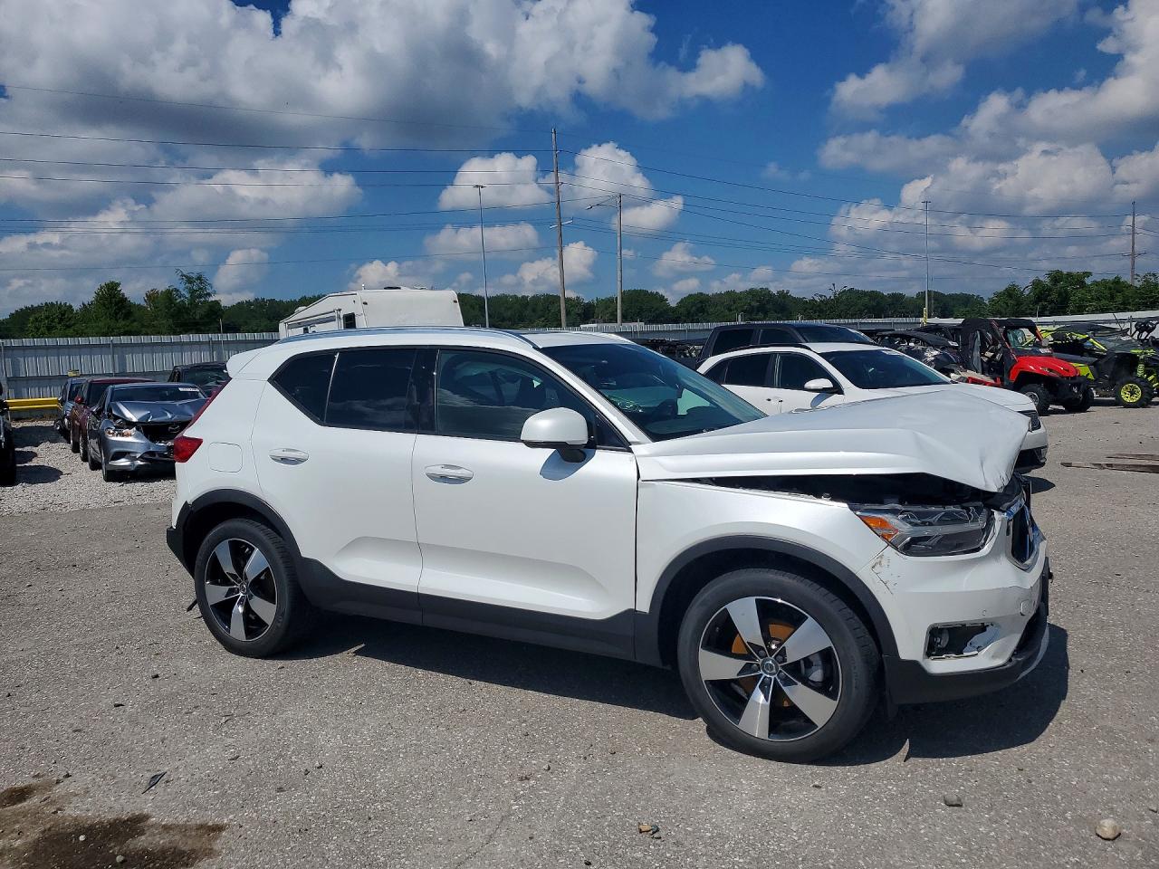 2021 Volvo Xc40 T5 Momentum White vin: YV4162UK6M2476321