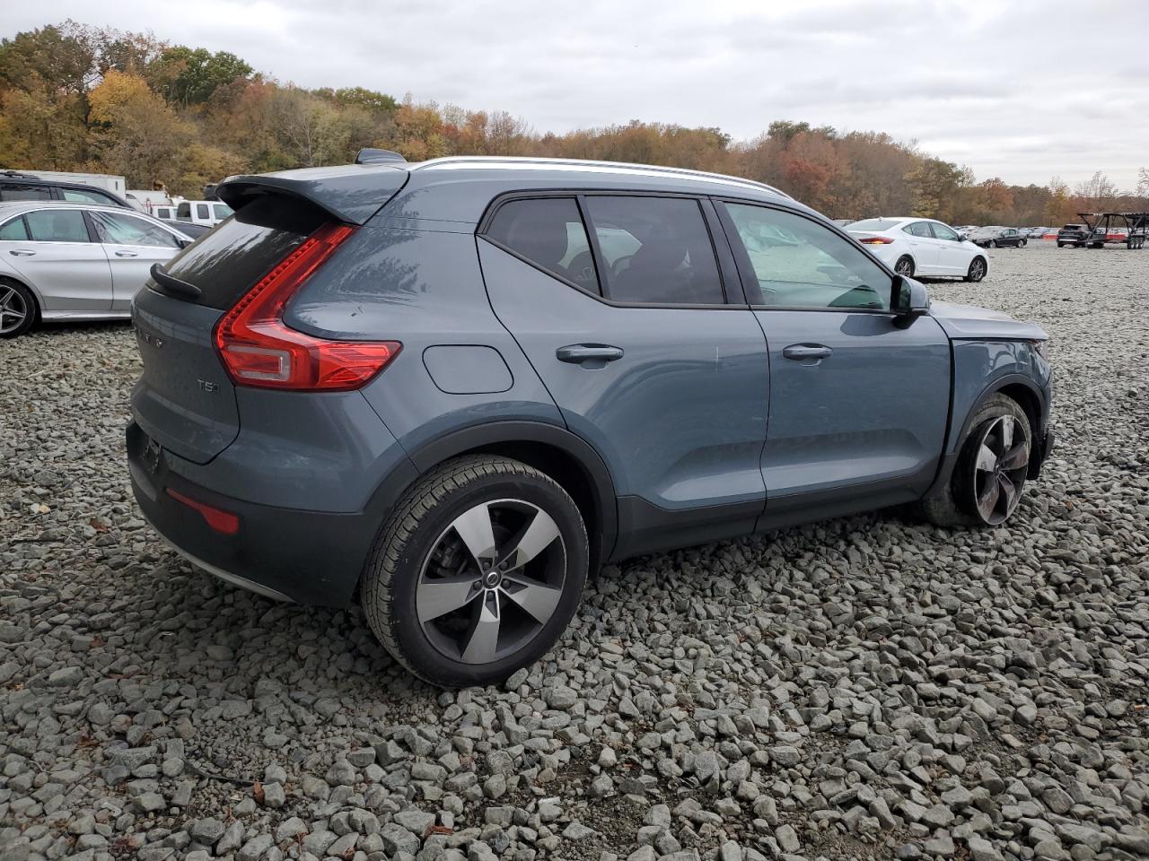 2021 Volvo Xc40 T5 Momentum Серый vin: YV4162UK7M2395151