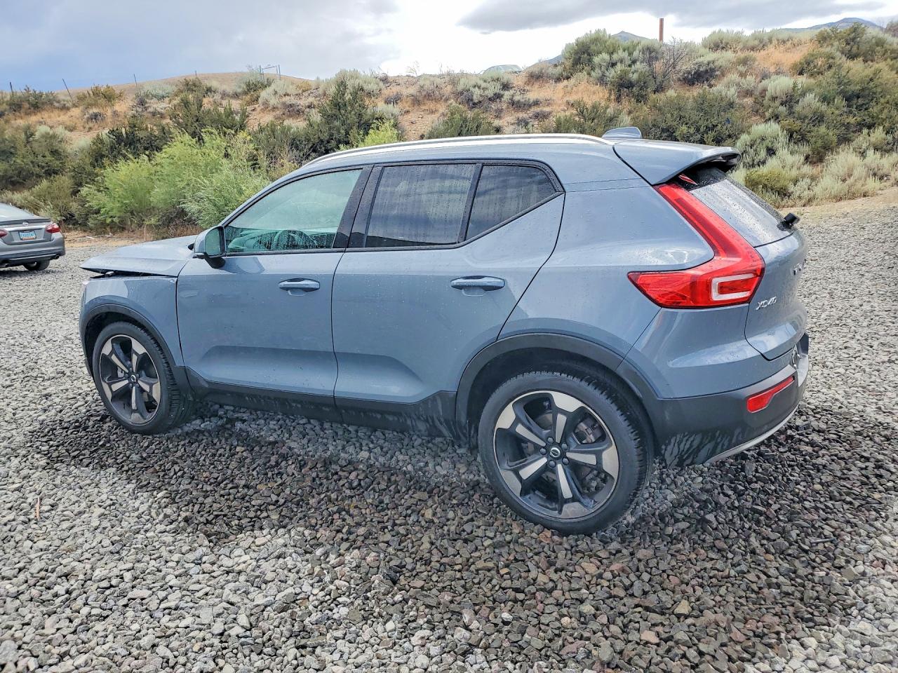 2021 Volvo Xc40 T5 Momentum Blue vin: YV4162UK7M2466882