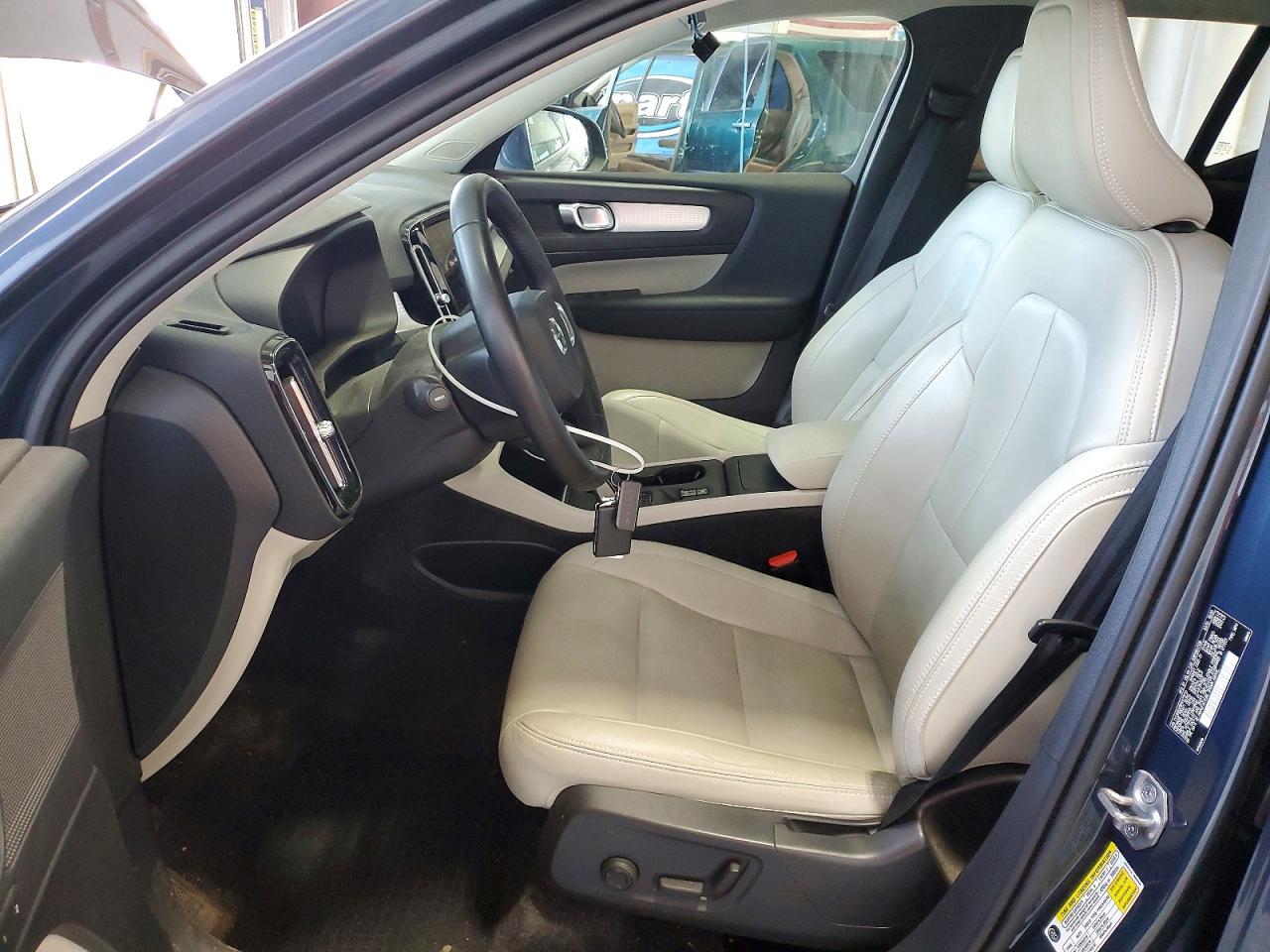 2021 Volvo Xc40 T5 Momentum Синий vin: YV4162UK8M2473713