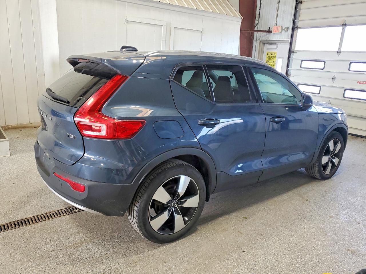 2021 Volvo Xc40 T5 Momentum Синий vin: YV4162UK8M2473713