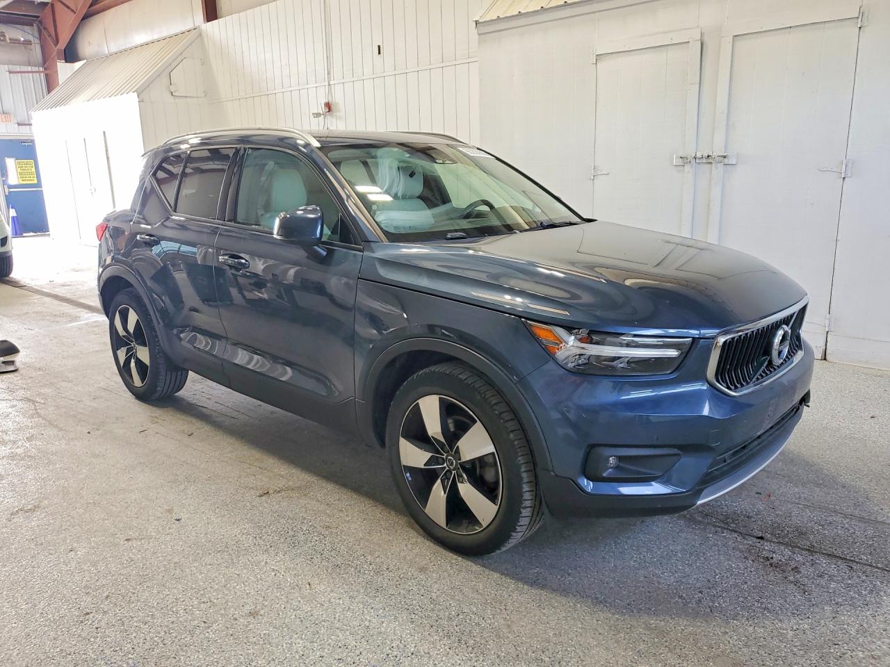 2021 Volvo Xc40 T5 Momentum Синий vin: YV4162UK8M2473713