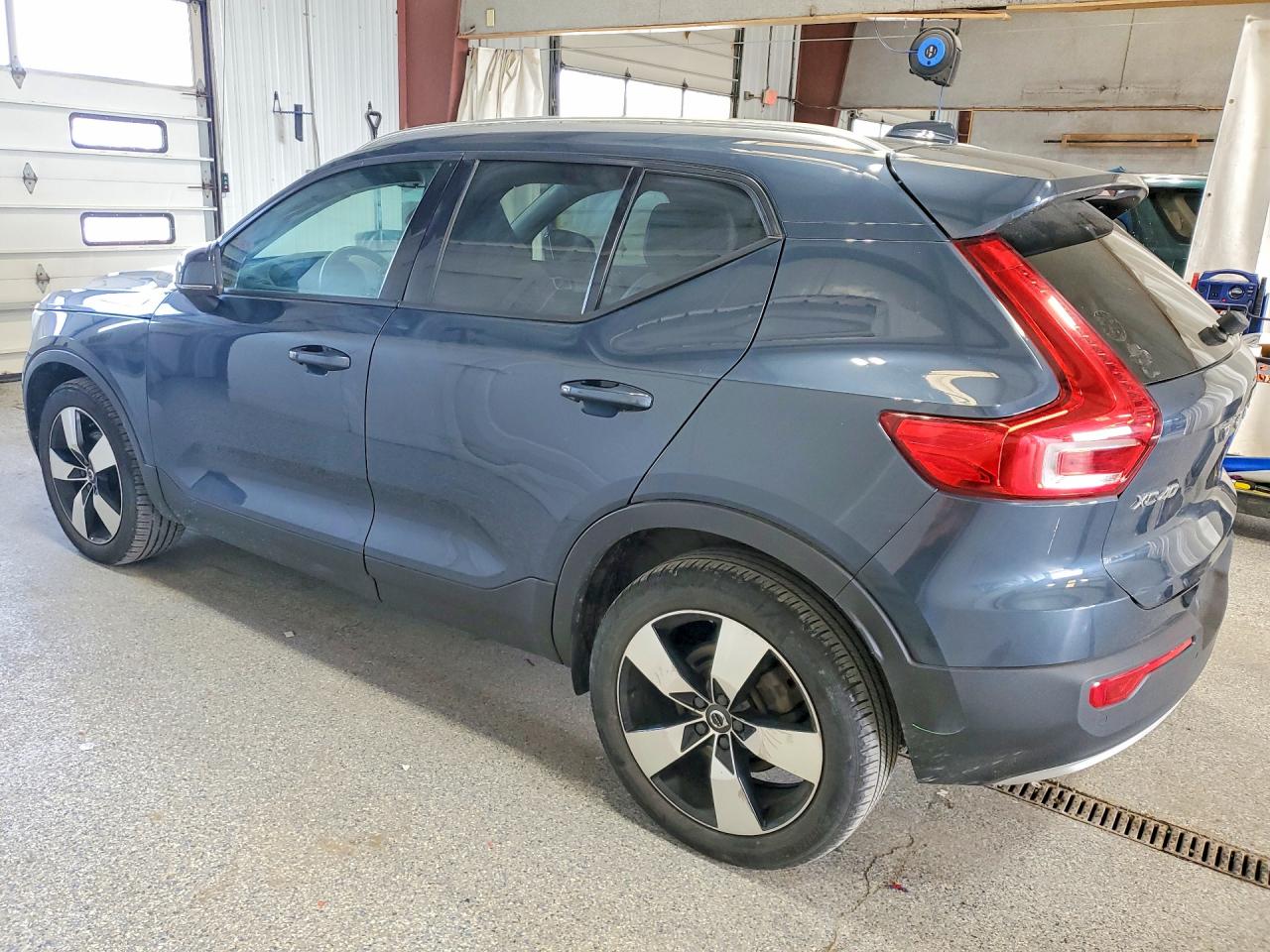 2021 Volvo Xc40 T5 Momentum Синий vin: YV4162UK8M2473713