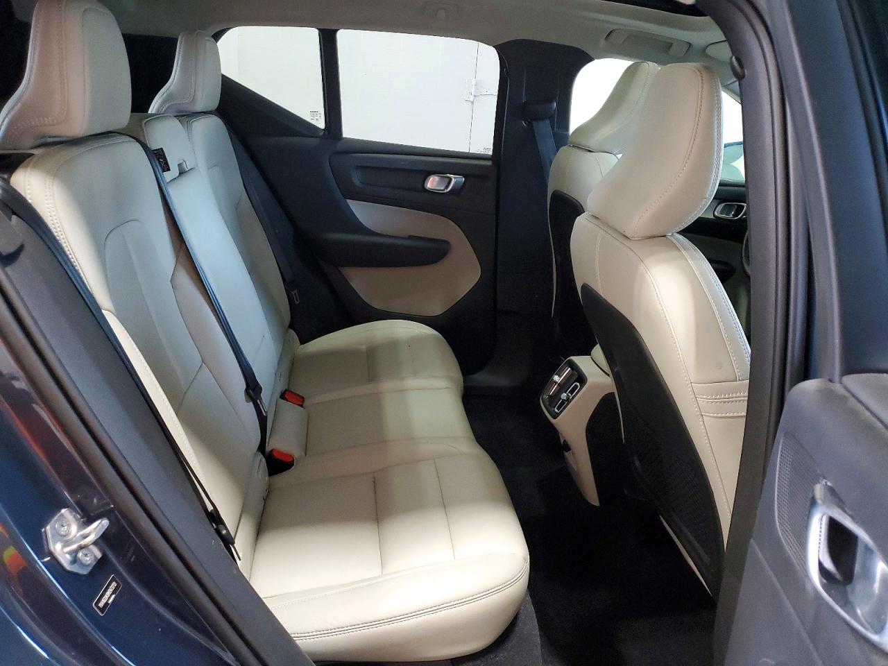 2021 Volvo Xc40 T5 Momentum Синий vin: YV4162UK8M2473713