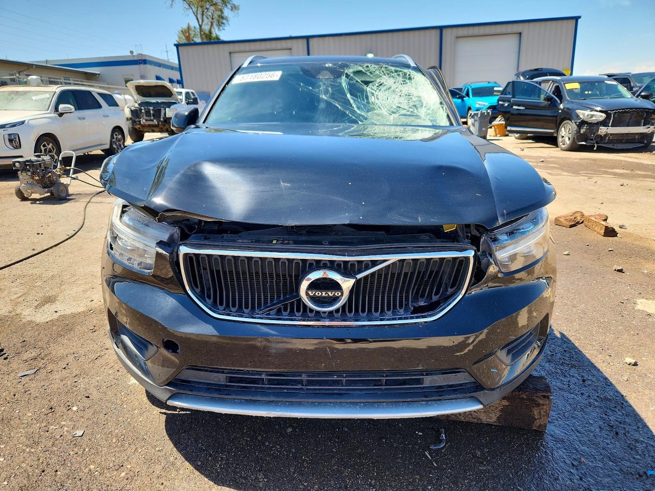 2020 Volvo Xc40 T5 Momentum Черный vin: YV4162UK9L2263300