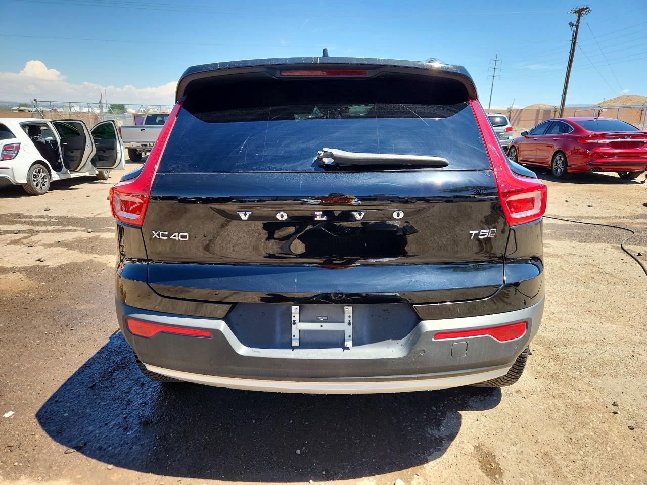 2020 Volvo Xc40 T5 Momentum Черный vin: YV4162UK9L2263300