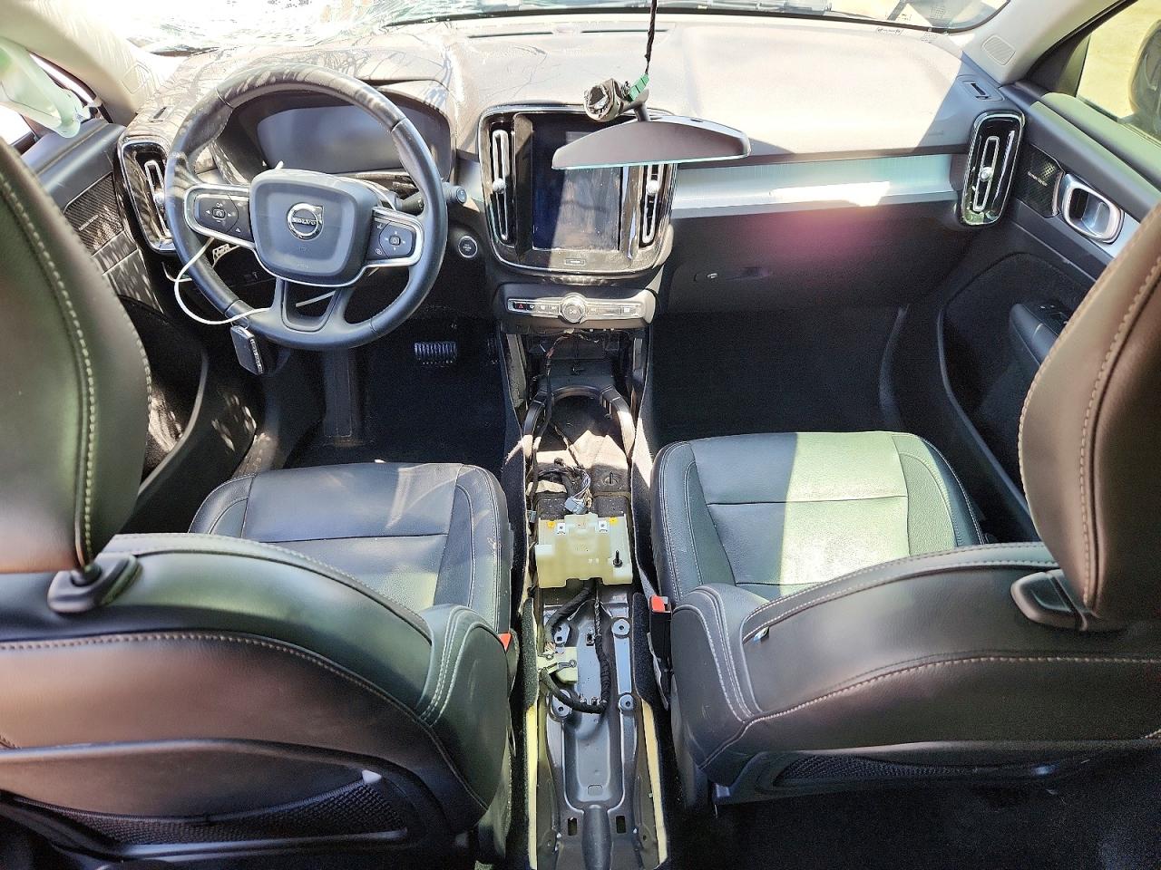 2020 Volvo Xc40 T5 Momentum Черный vin: YV4162UK9L2263300