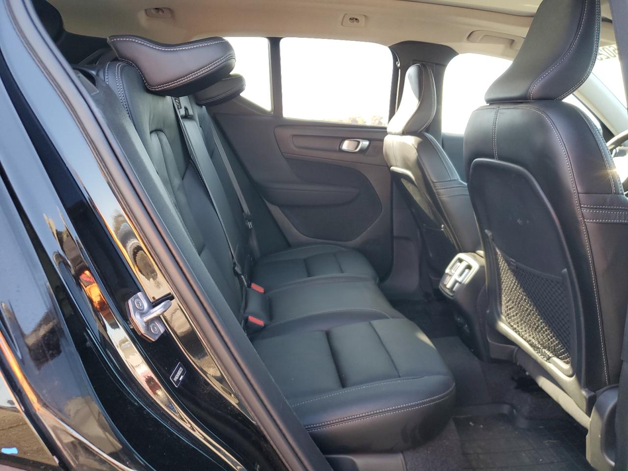 2022 Volvo Xc40 T5 Momentum Black vin: YV4162UKXN2652725