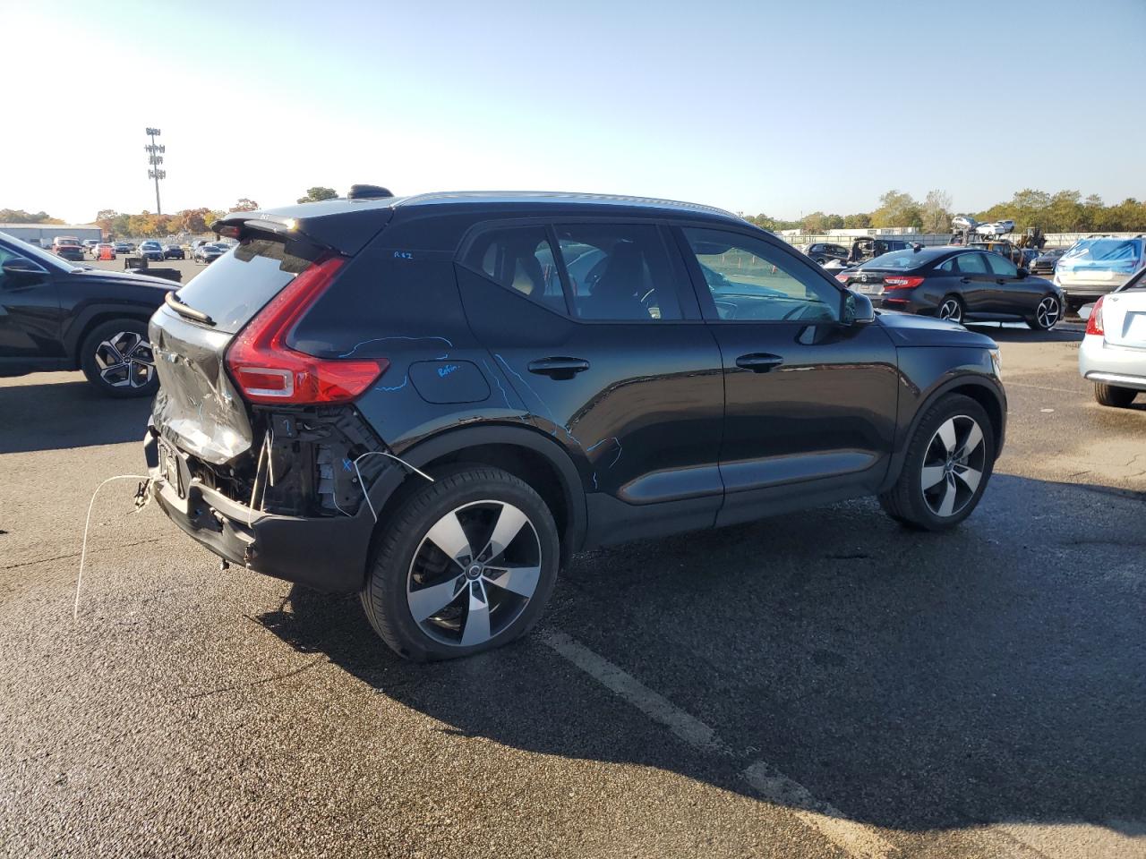 2022 Volvo Xc40 T5 Momentum Black vin: YV4162UKXN2652725