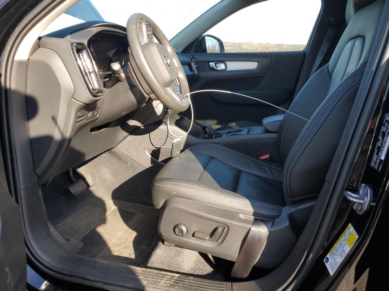 2022 Volvo Xc40 T5 Momentum Black vin: YV4162UKXN2652725