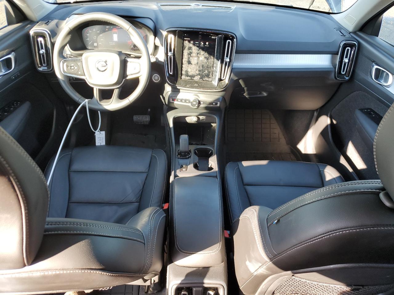 2022 Volvo Xc40 T5 Momentum Black vin: YV4162UKXN2652725