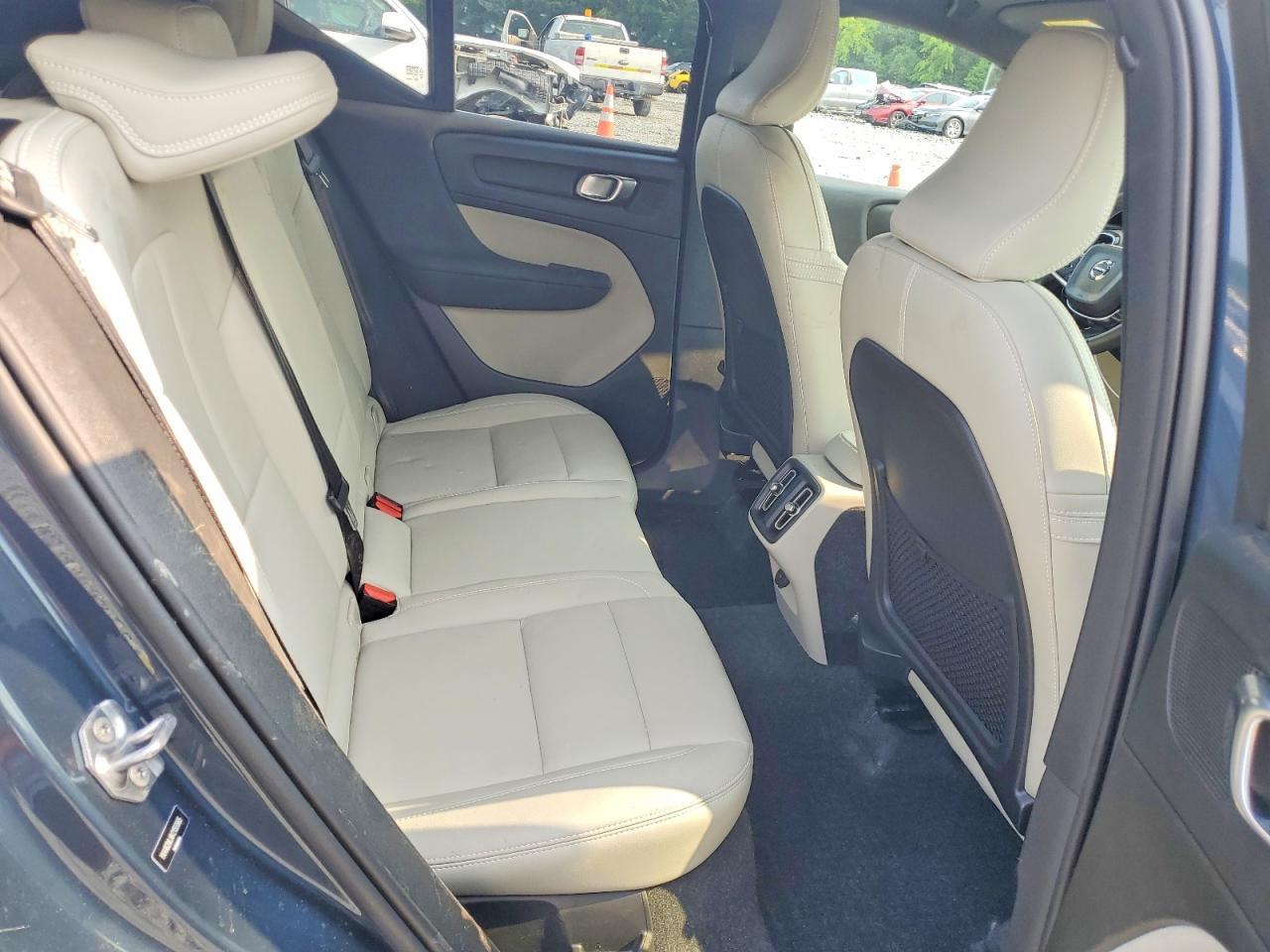 2019 Volvo Xc40 T5 Inscription Синий vin: YV4162ULXK2155565