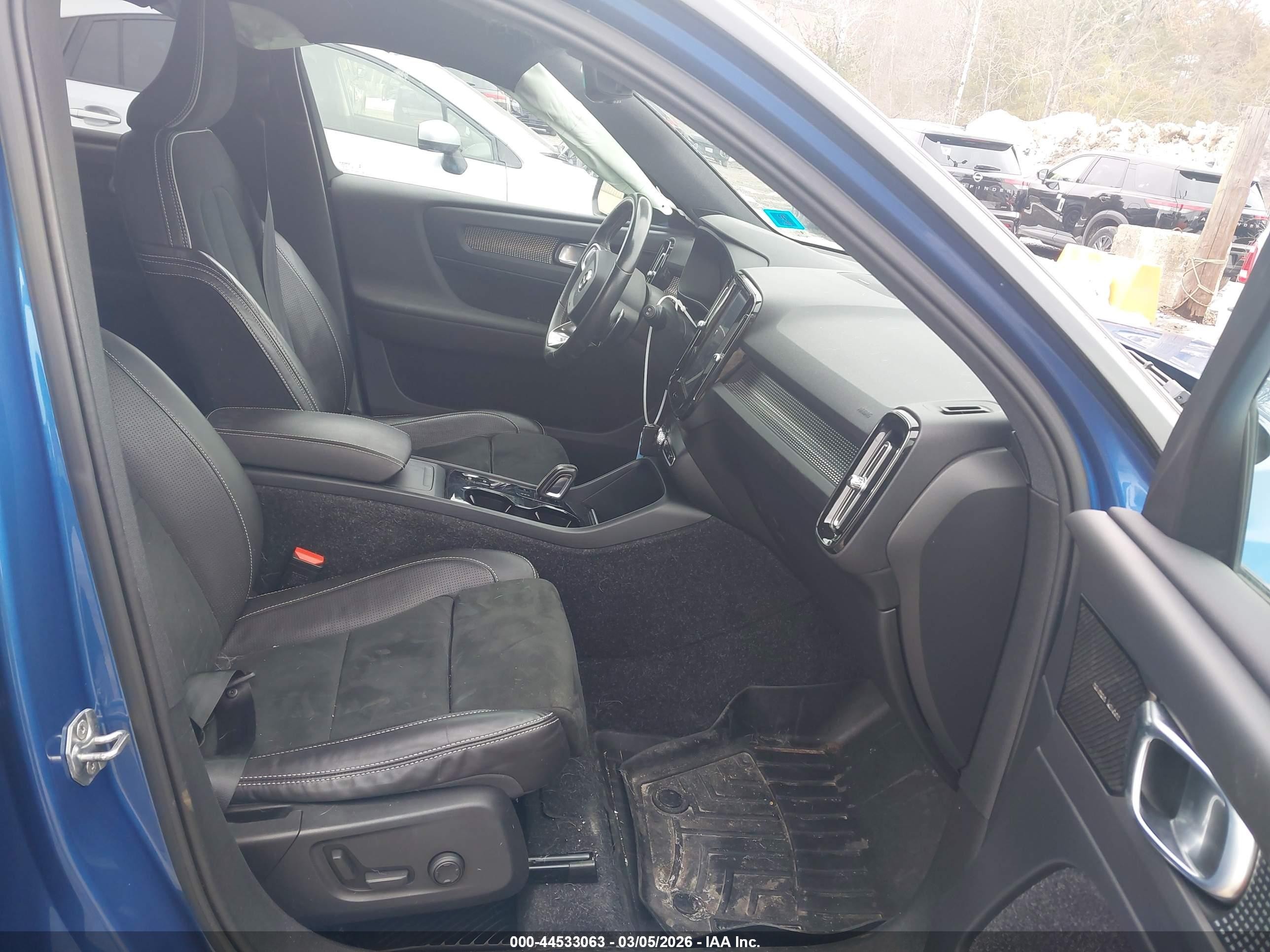 2019 Volvo Xc40 T5 R-design Blue vin: YV4162UM0K2117612