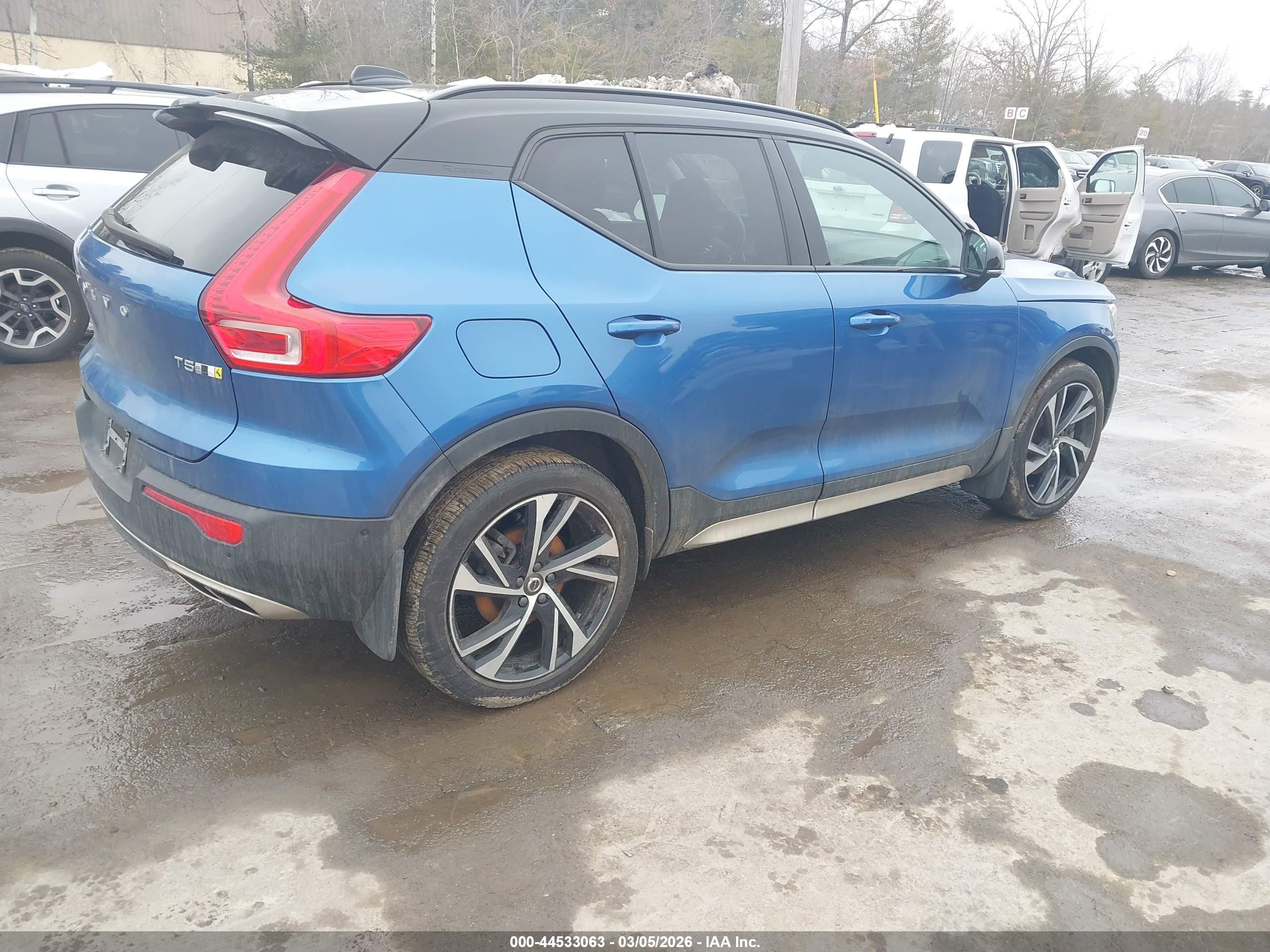 2019 Volvo Xc40 T5 R-design Blue vin: YV4162UM0K2117612