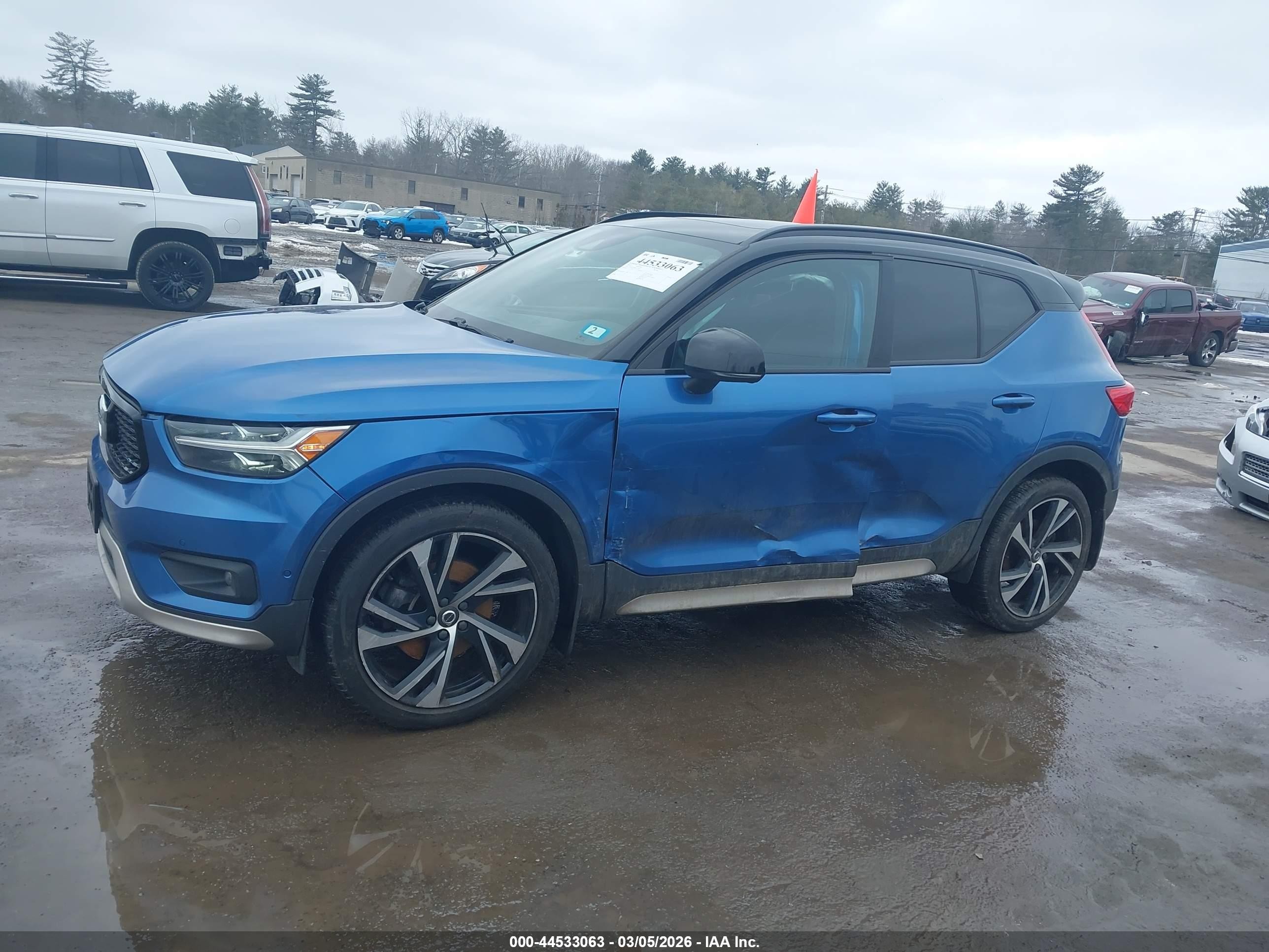 2019 Volvo Xc40 T5 R-design Blue vin: YV4162UM0K2117612
