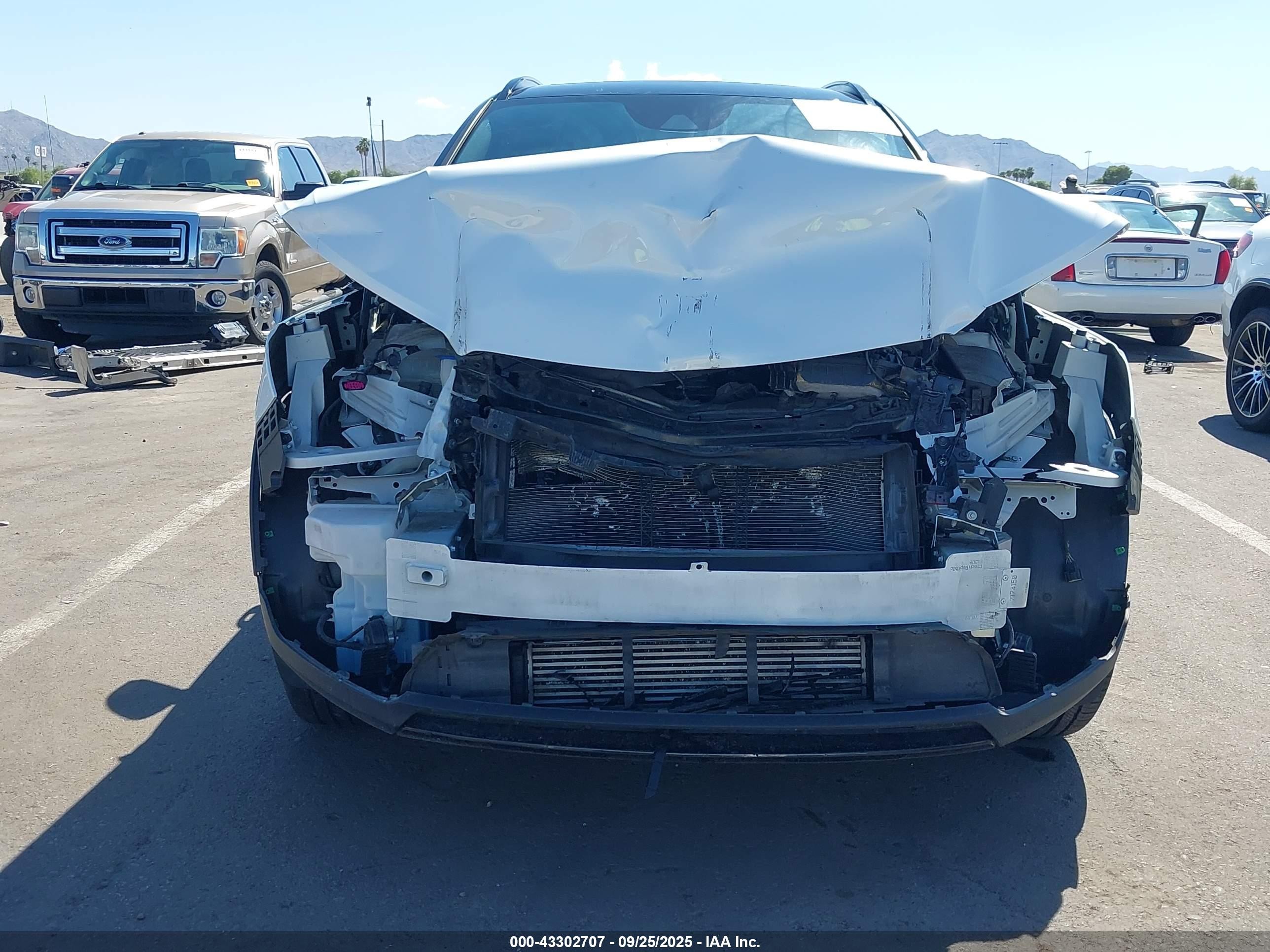 2021 Volvo Xc40 T5 R-design White vin: YV4162UM0M2522372