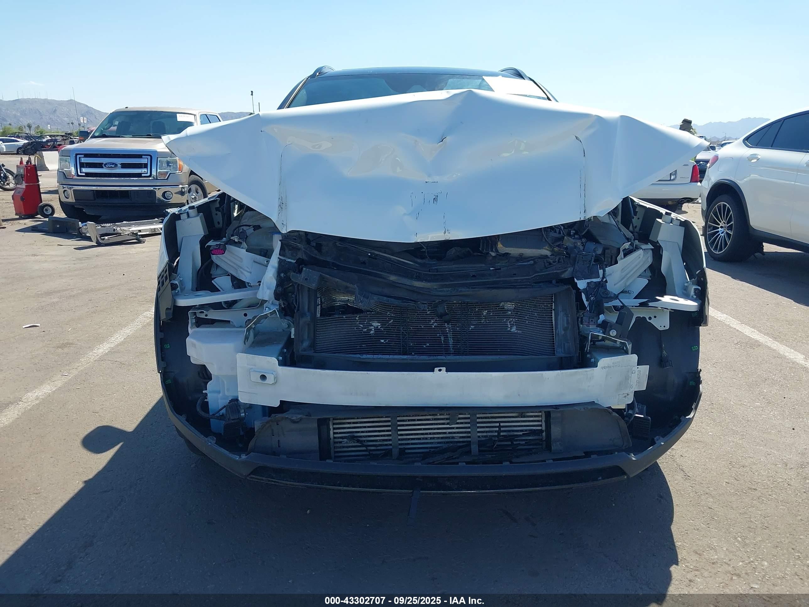 2021 Volvo Xc40 T5 R-design White vin: YV4162UM0M2522372