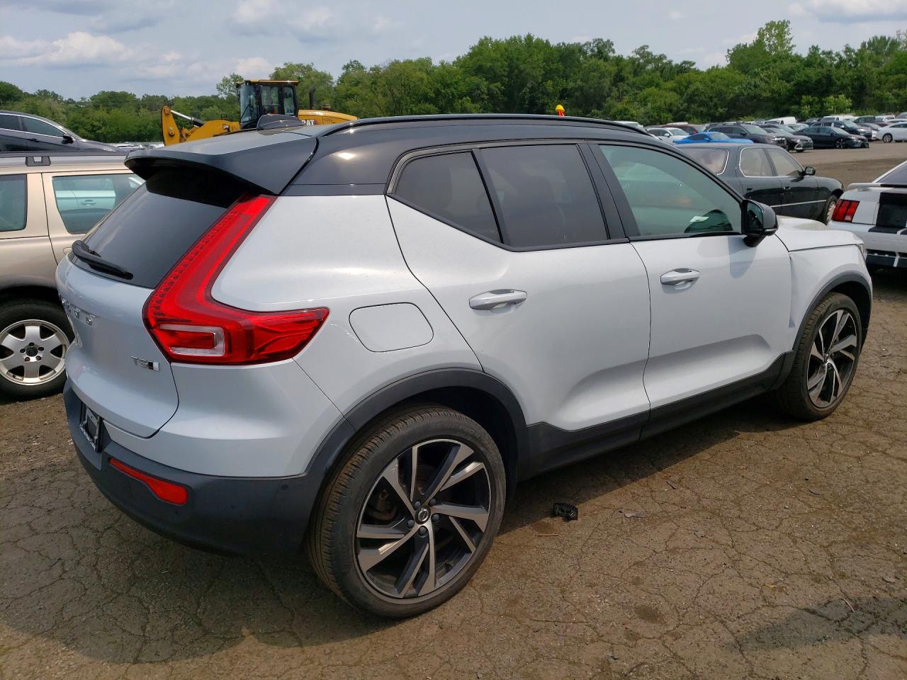 2021 Volvo Xc40 T5 R-design Белый vin: YV4162UM0M2542721