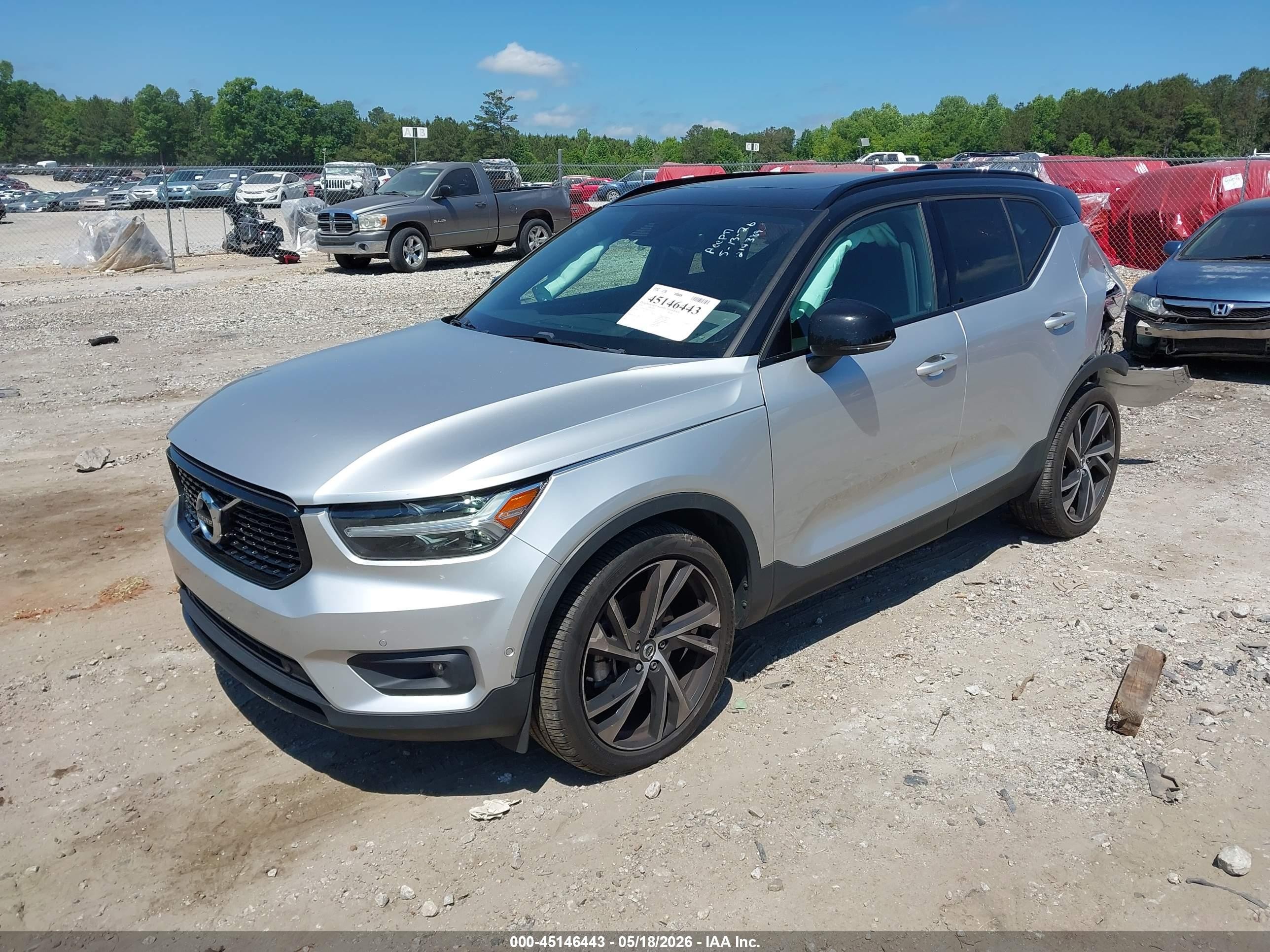 2019 Volvo Xc40 T5 R-design Silver vin: YV4162UM1K2107719