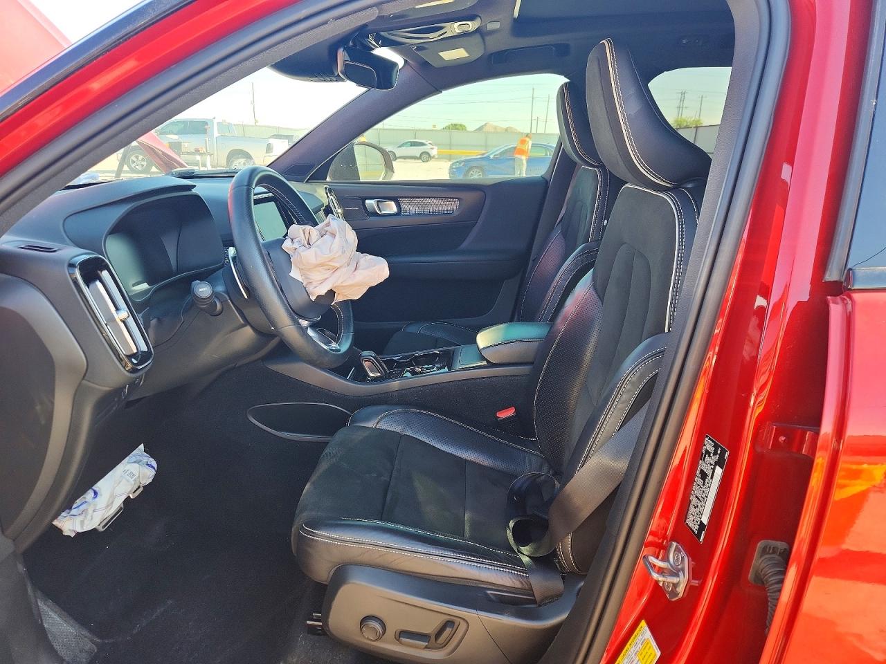 2019 Volvo Xc40 T5 R-design Red vin: YV4162UM2K2048633