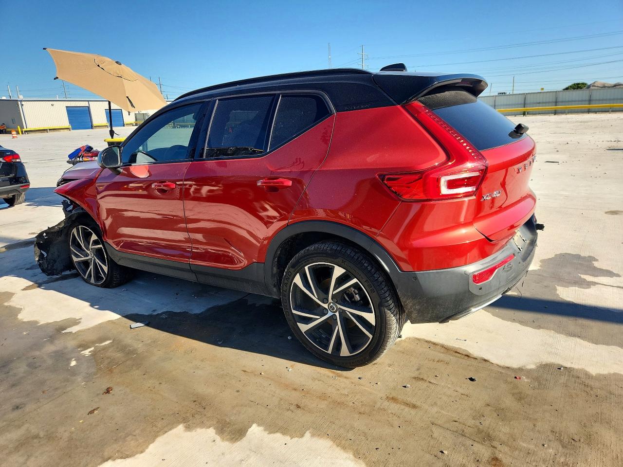 2019 Volvo Xc40 T5 R-design Red vin: YV4162UM2K2048633