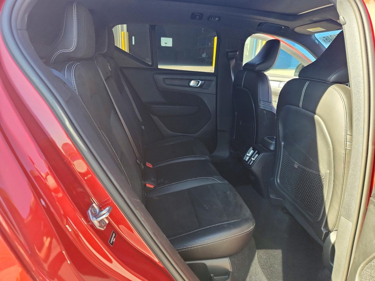 2019 Volvo Xc40 T5 R-design Red vin: YV4162UM2K2048633