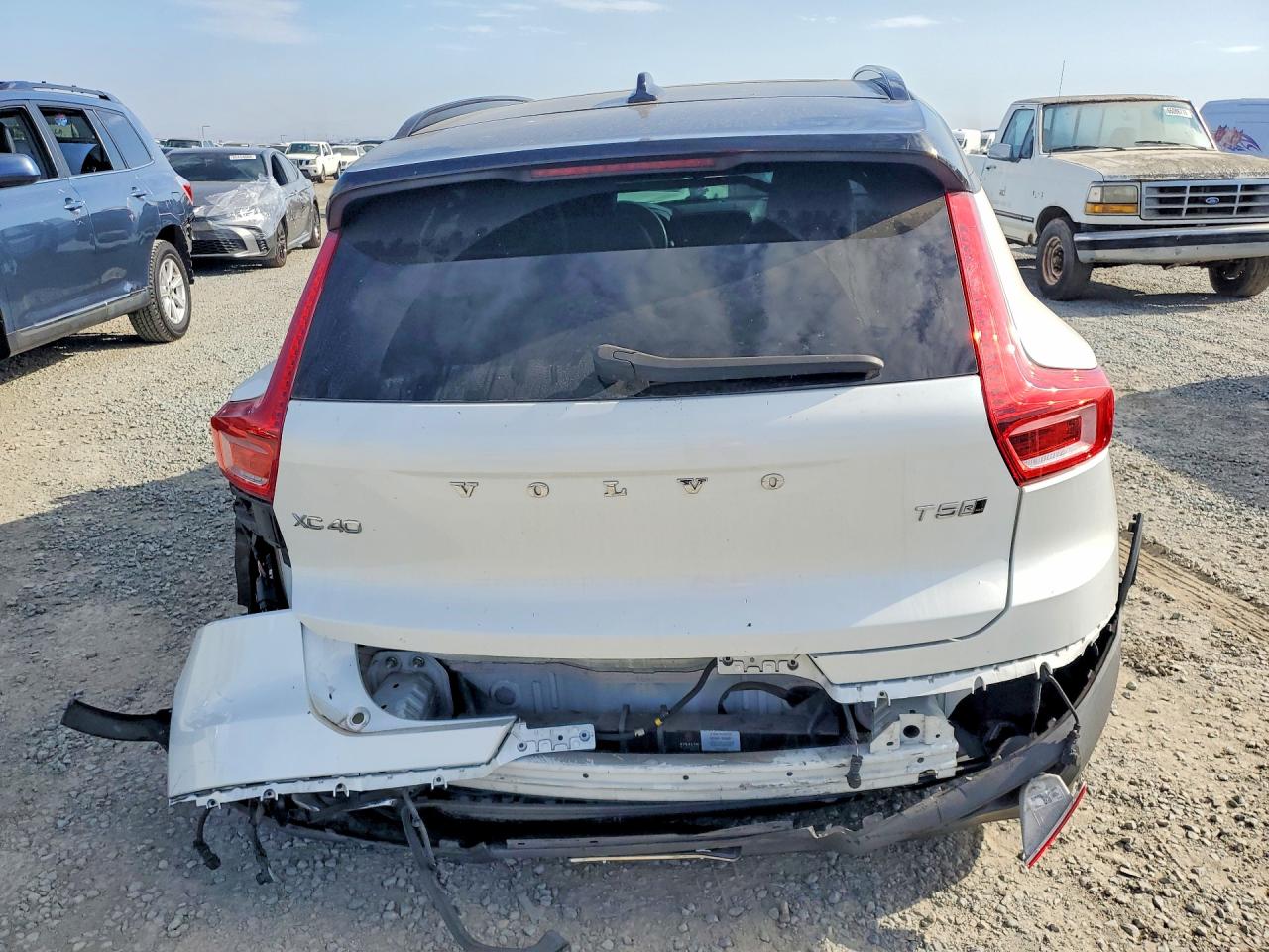2020 Volvo Xc40 T5 R-design Белый vin: YV4162UM5L2348409