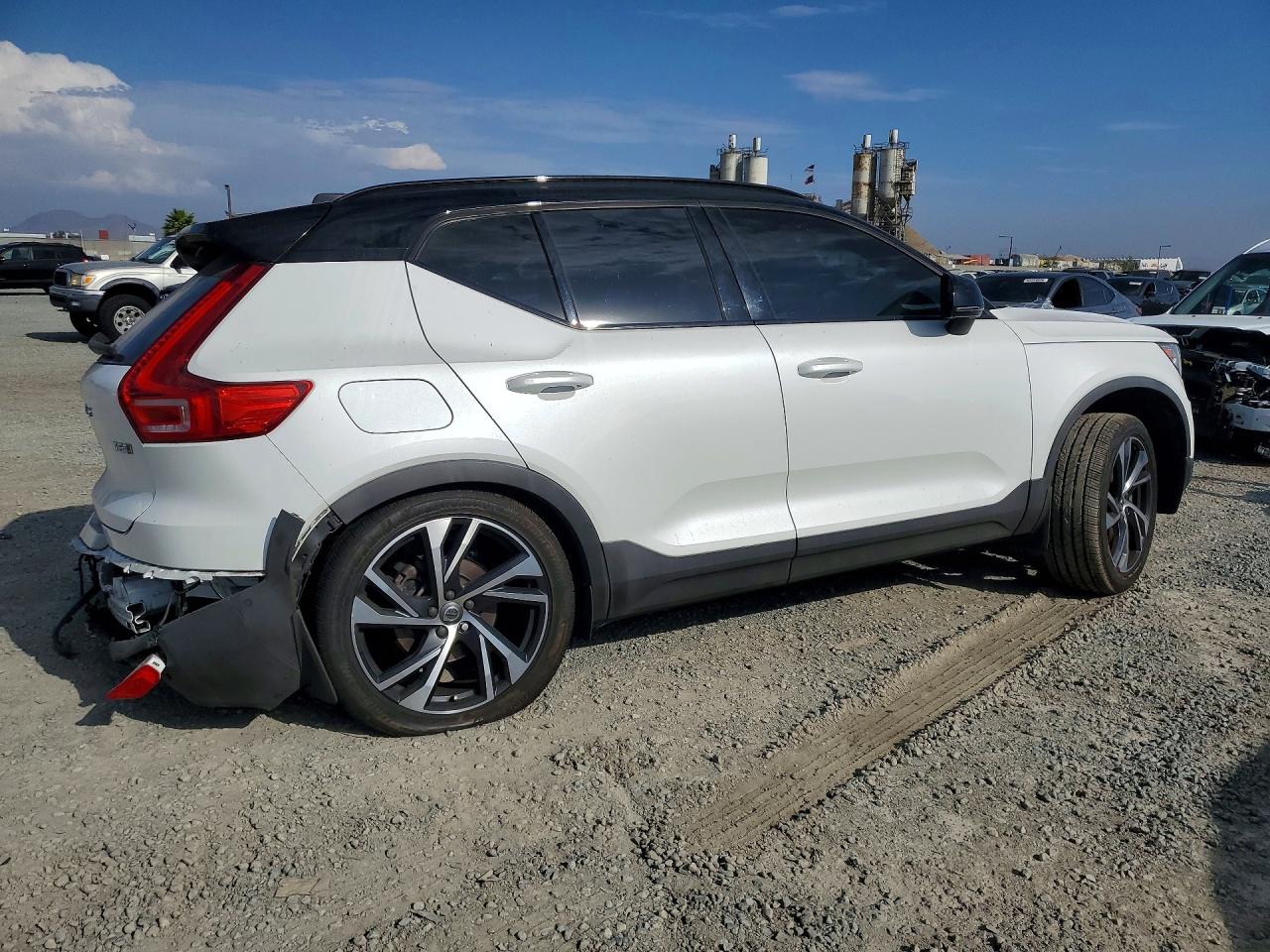 2020 Volvo Xc40 T5 R-design Белый vin: YV4162UM5L2348409