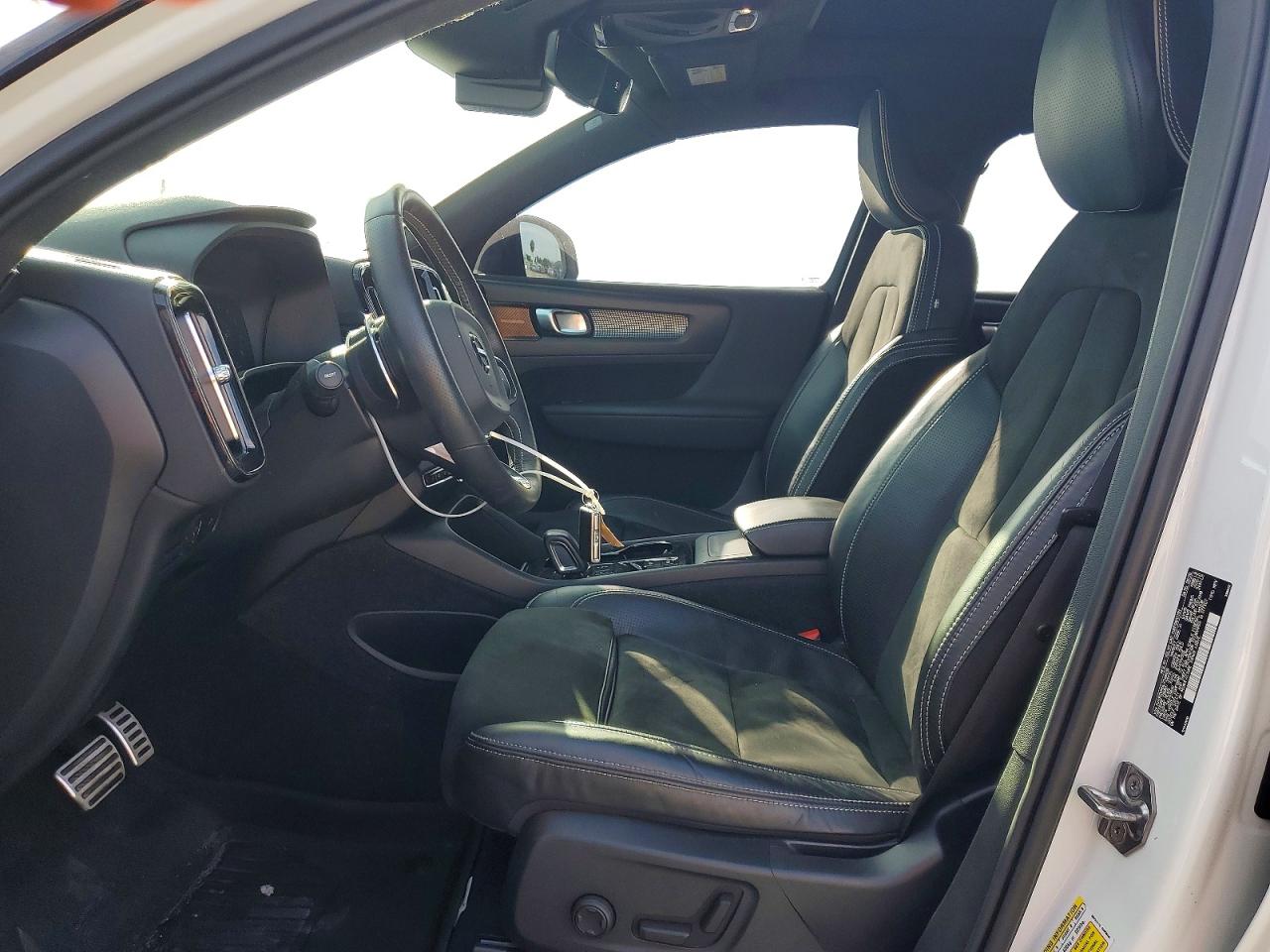 2020 Volvo Xc40 T5 R-design Белый vin: YV4162UM5L2348409