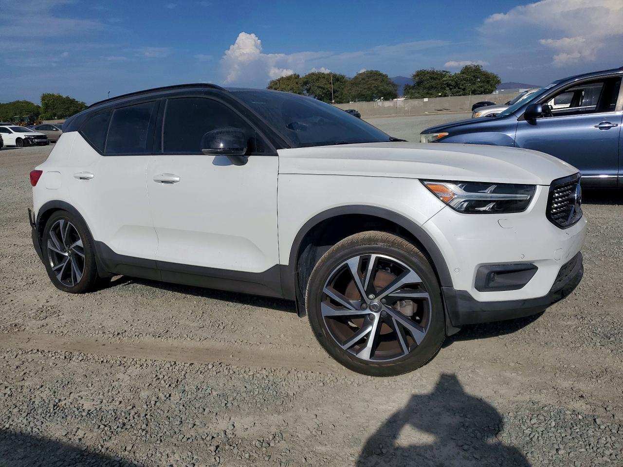 2020 Volvo Xc40 T5 R-design Белый vin: YV4162UM5L2348409