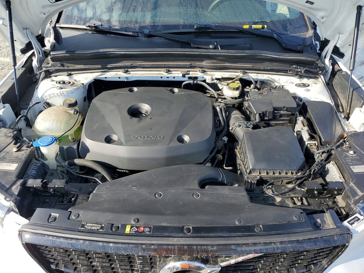 2020 Volvo Xc40 T5 R-design Белый vin: YV4162UM5L2348409