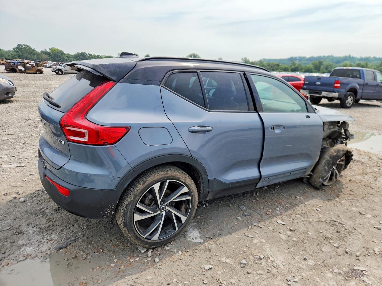 2022 Volvo Xc40 T5 R-design Gray vin: YV4162UM5N2790044