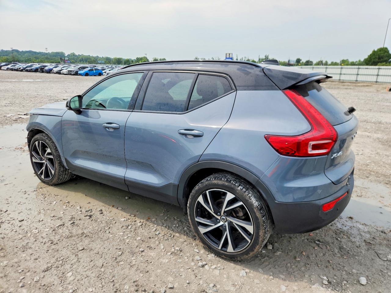 2022 Volvo Xc40 T5 R-design Gray vin: YV4162UM5N2790044