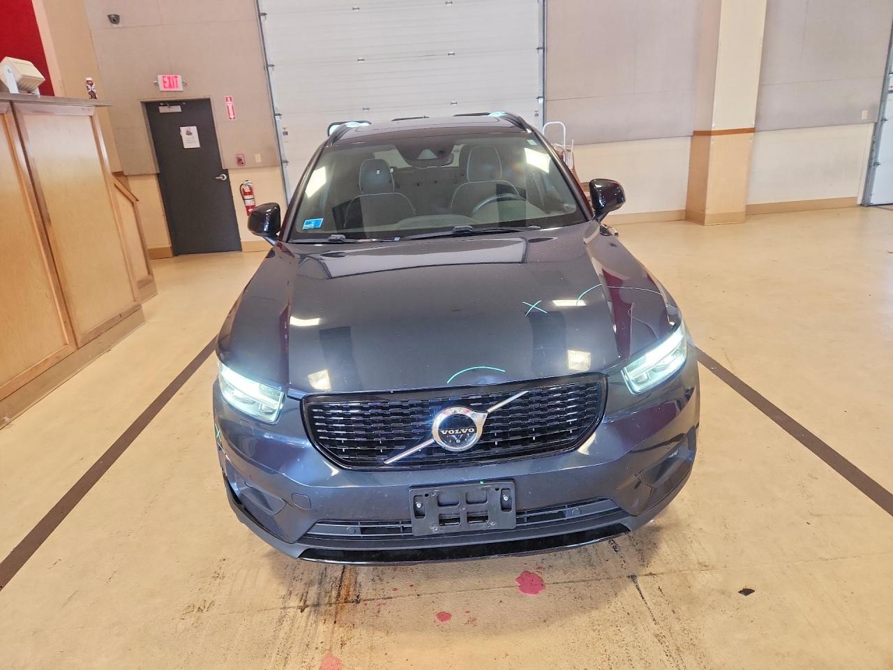 2022 Volvo Xc40 T5 R-design Синий vin: YV4162UM7N2647175