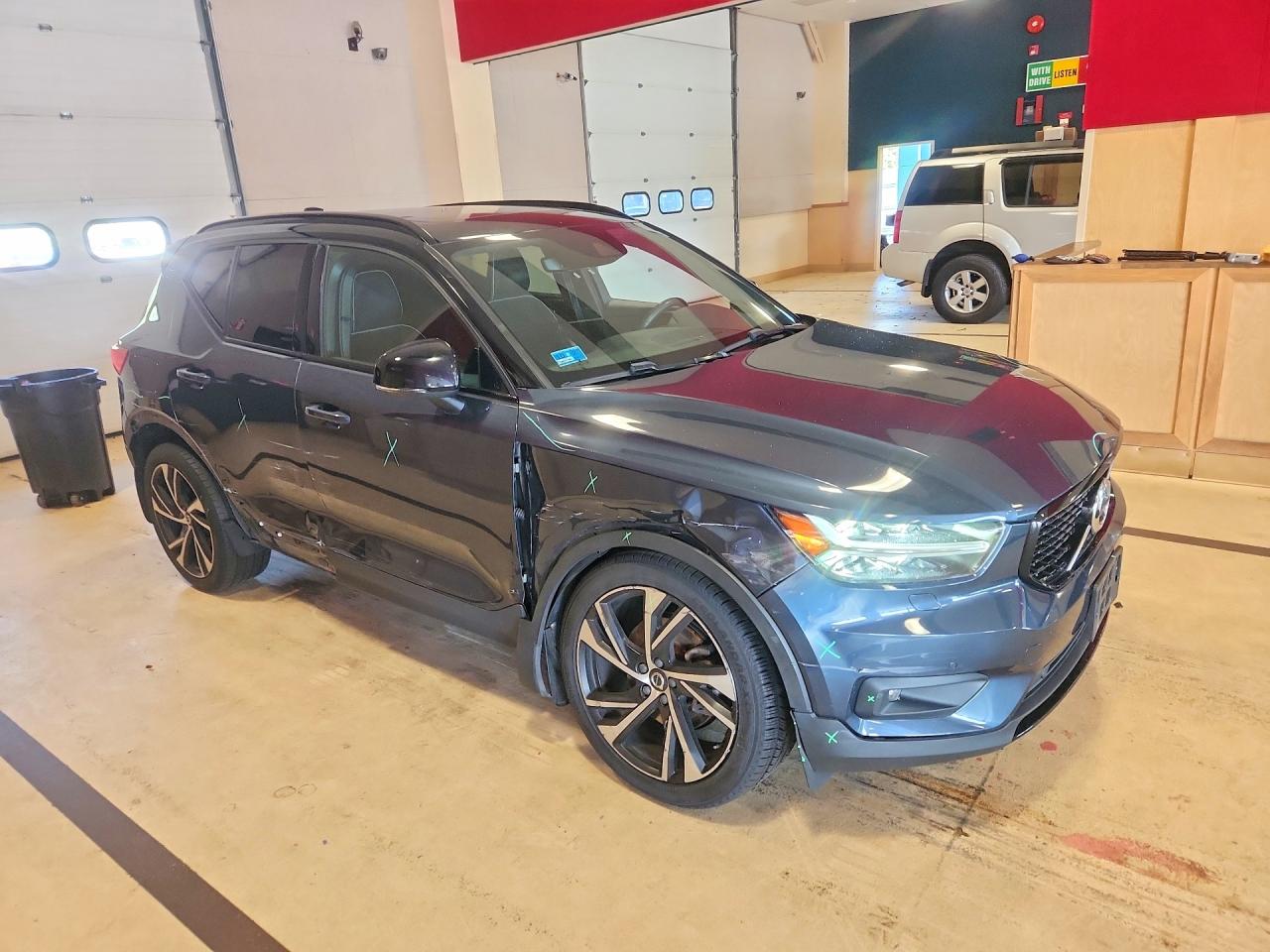 2022 Volvo Xc40 T5 R-design Синий vin: YV4162UM7N2647175