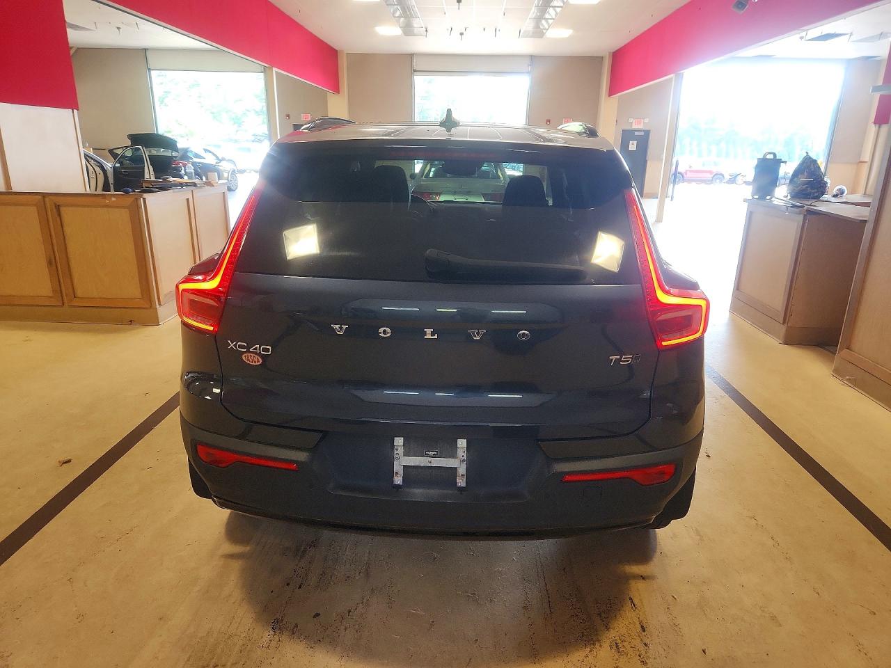 2022 Volvo Xc40 T5 R-design Синий vin: YV4162UM7N2647175