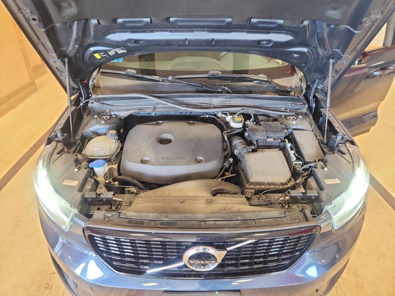 2022 Volvo Xc40 T5 R-design Синий vin: YV4162UM7N2647175
