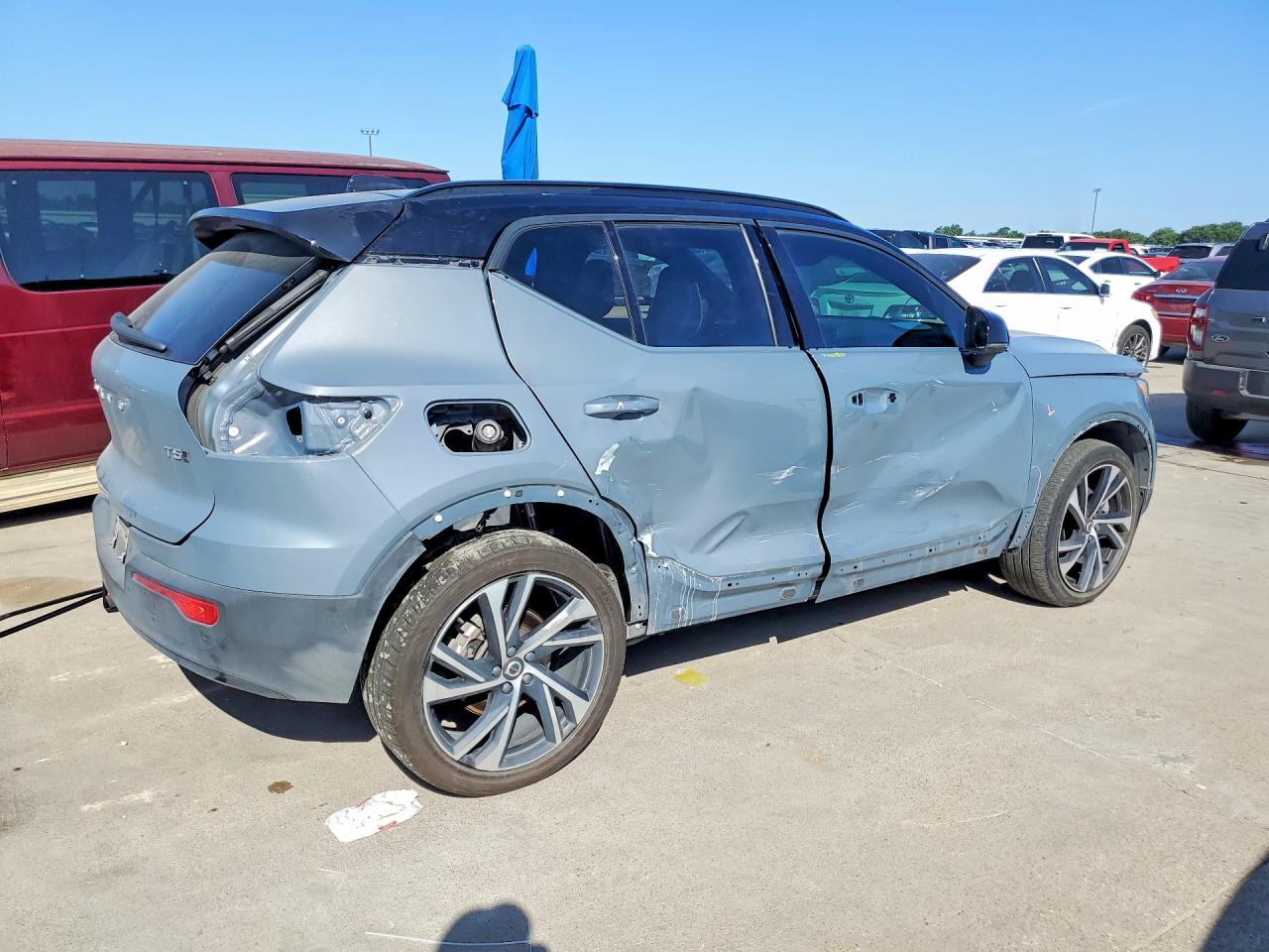 2022 Volvo Xc40 T5 R-design Blue vin: YV4162UM9N2791102