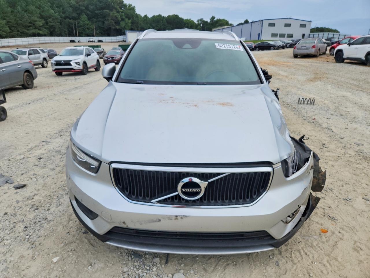 2019 Volvo Xc40 T5 Momentum Серебряный vin: YV4162XZ9K2009335