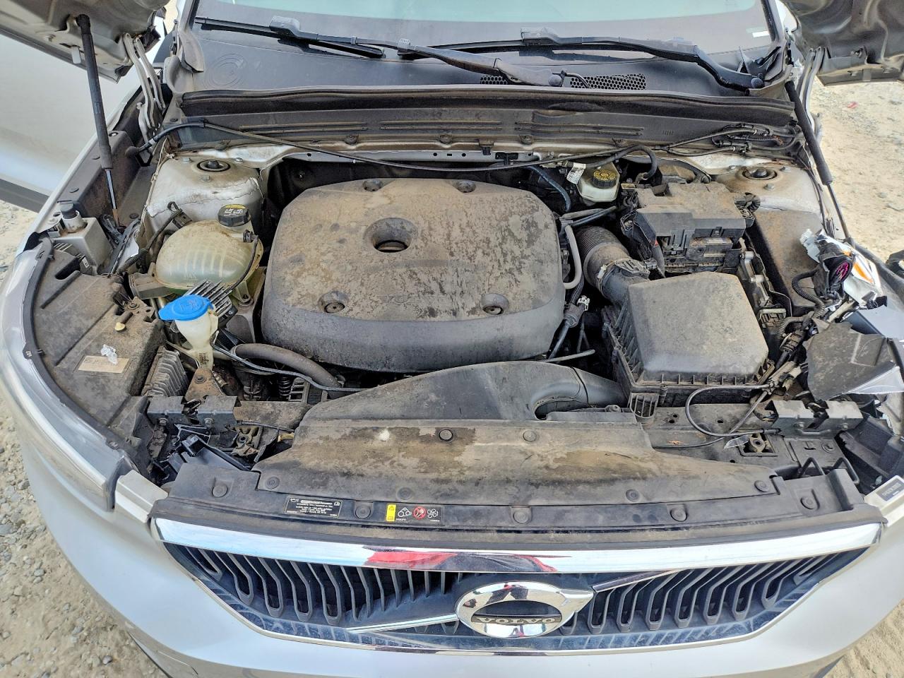 2019 Volvo Xc40 T5 Momentum Серебряный vin: YV4162XZ9K2009335