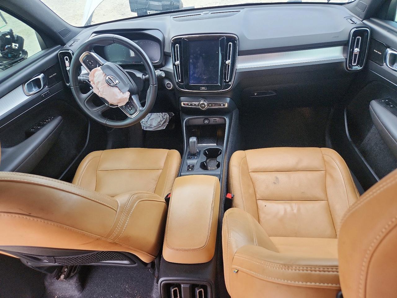 2019 Volvo Xc40 T5 Momentum Серебряный vin: YV4162XZ9K2009335