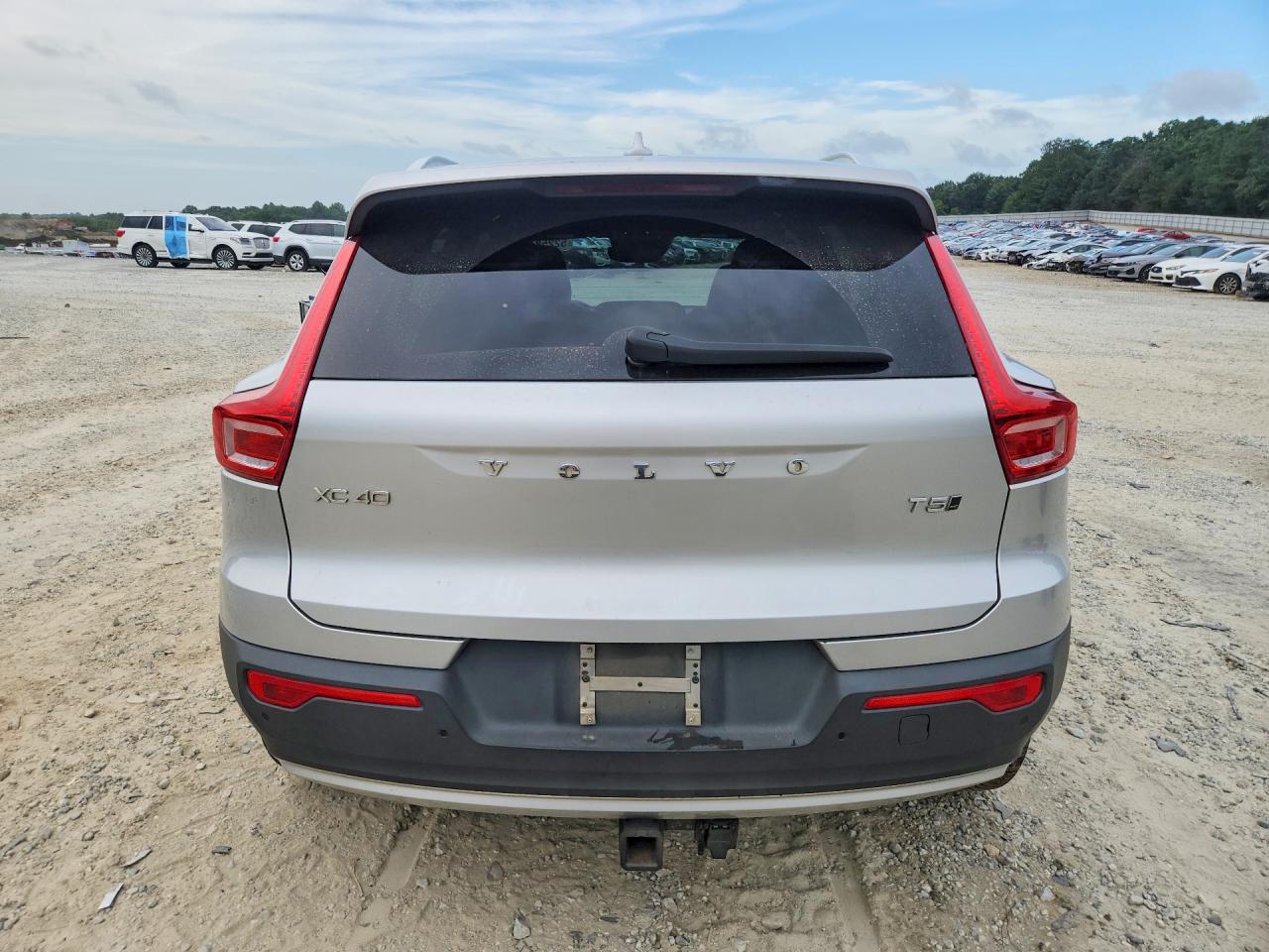 2019 Volvo Xc40 T5 Momentum Серебряный vin: YV4162XZ9K2009335