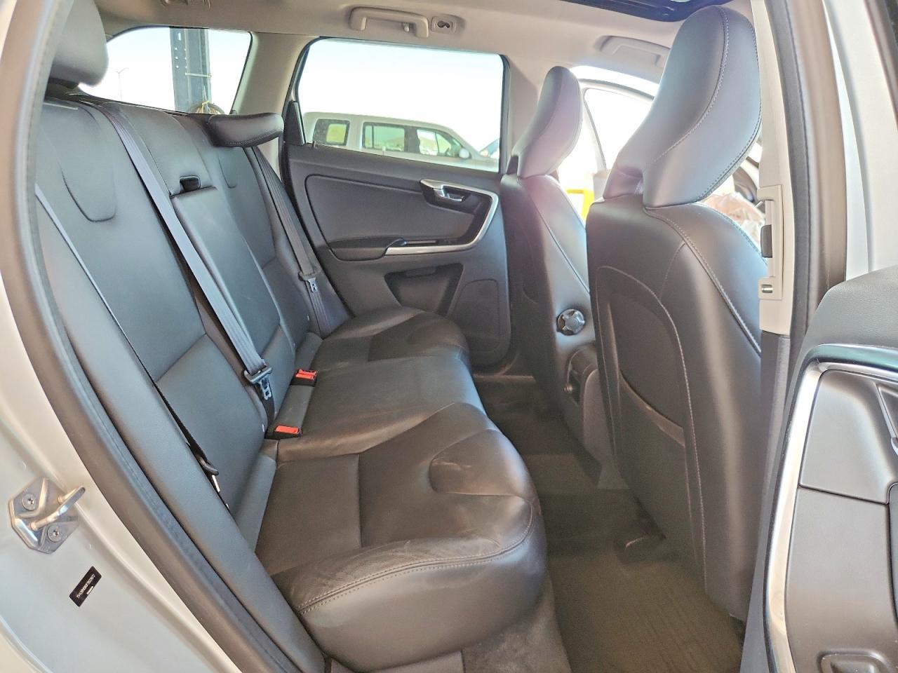 2015 Volvo Xc60 T5 Premier Silver vin: YV426MDB0F2623672