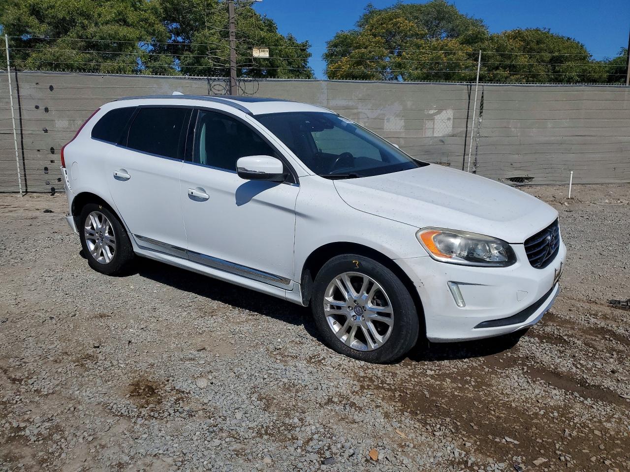 2015 Volvo Xc60 T5 Premier White vin: YV426MDB2F2586155