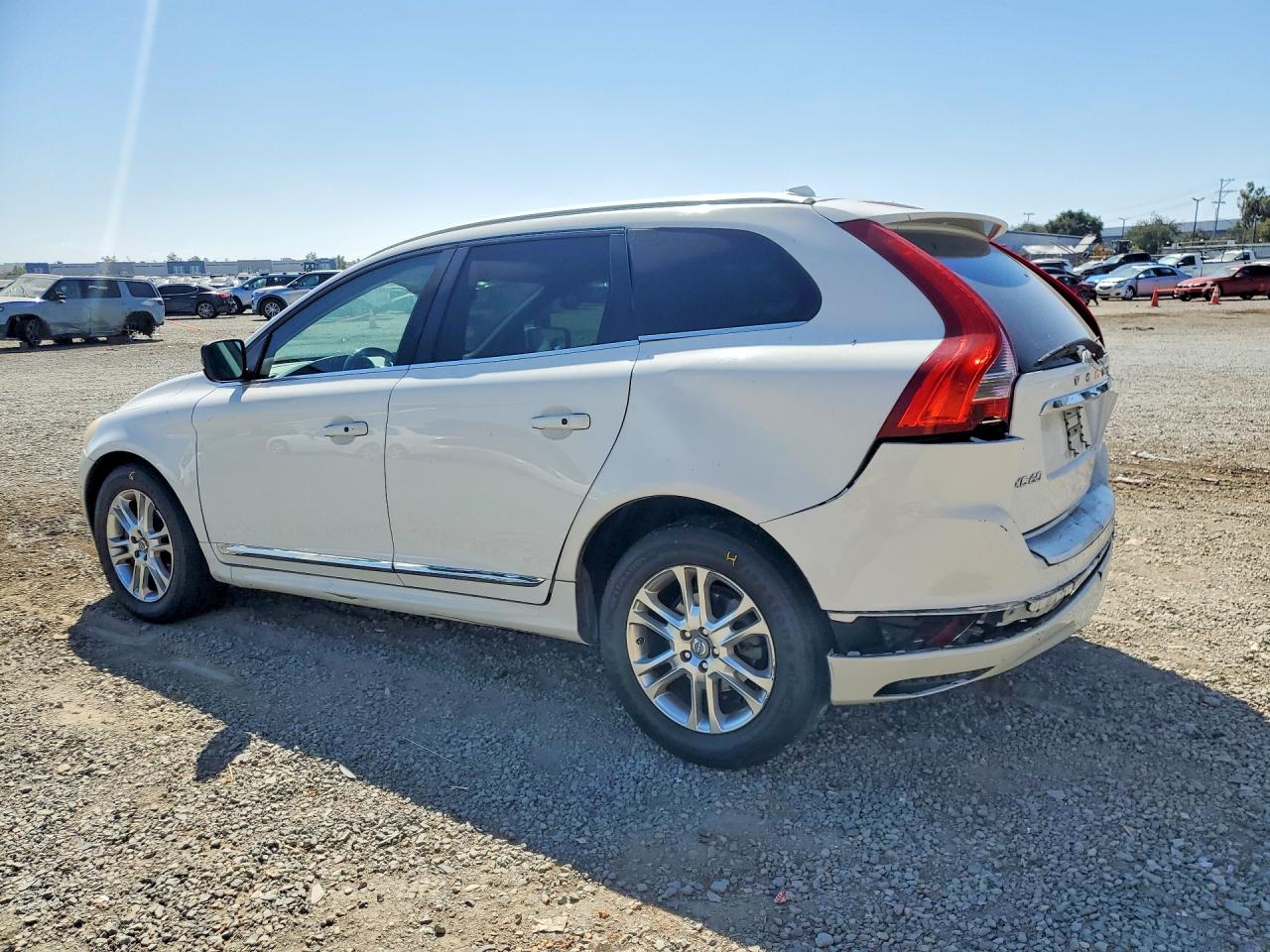 2015 Volvo Xc60 T5 Premier White vin: YV426MDB2F2586155