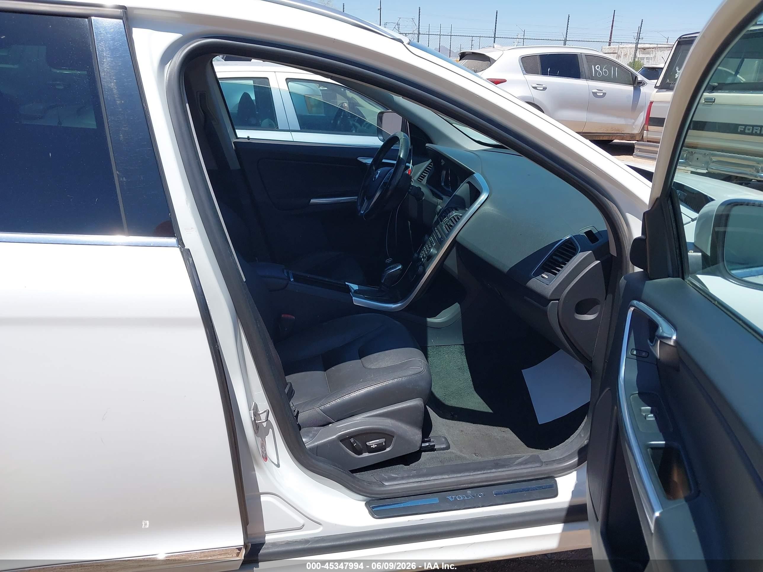 2015 Volvo Xc60 T5 Premier Cream vin: YV426MDB3F2588450
