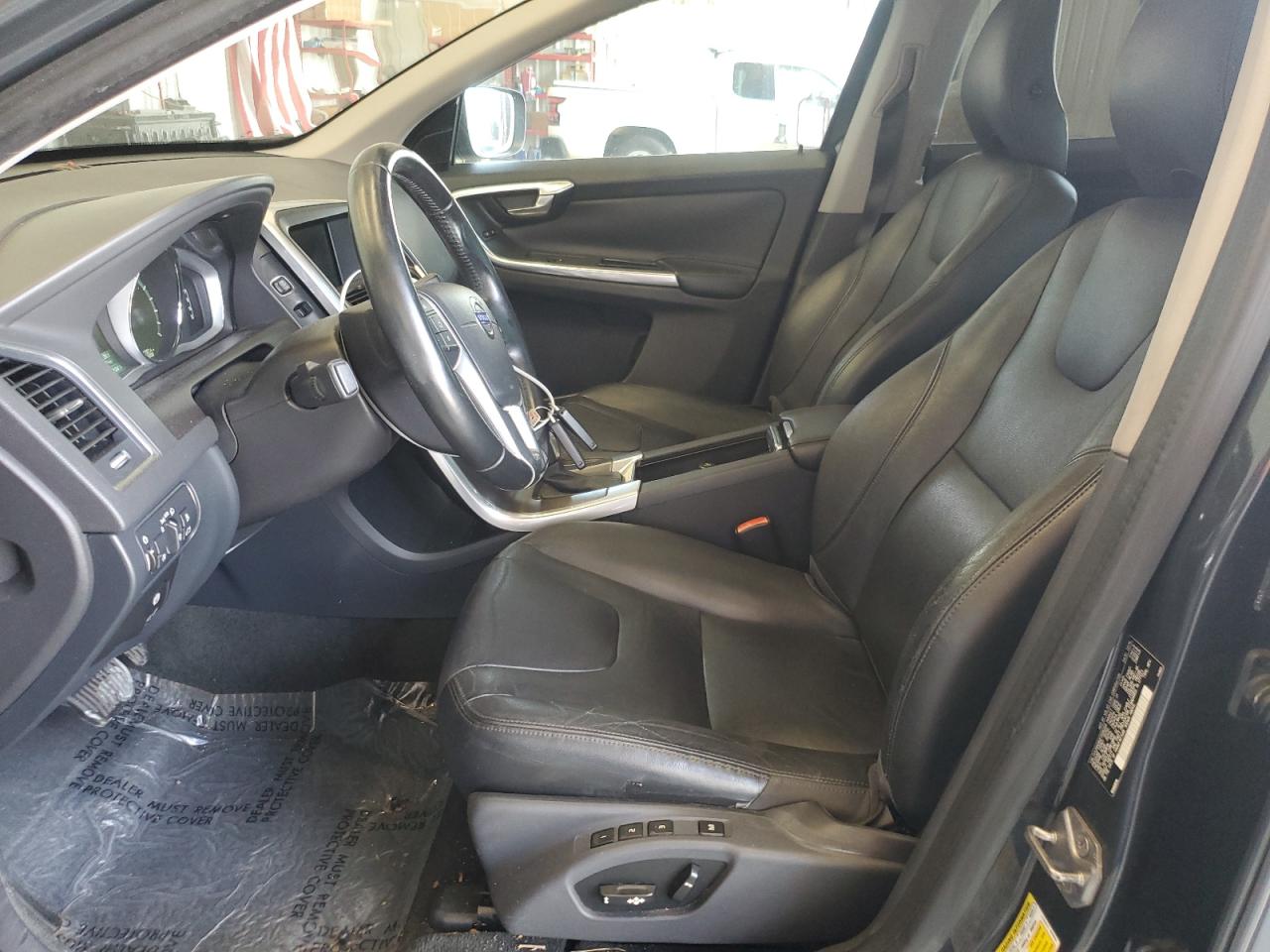 2015 Volvo Xc60 T5 Premier Угольный vin: YV426MDB6F2588359 Damage: Left Front Seat Cushion, Torn, 5 To 6 Inches