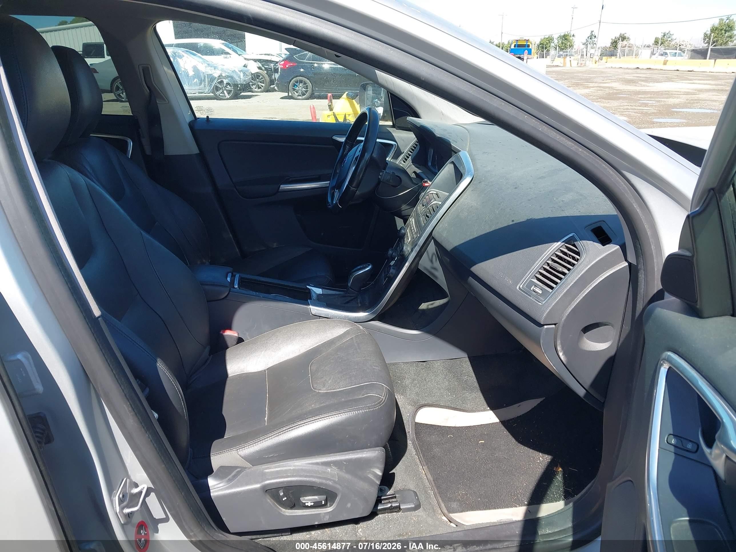 2015 Volvo Xc60 T5 Premier Silver vin: YV426MDB6F2614877