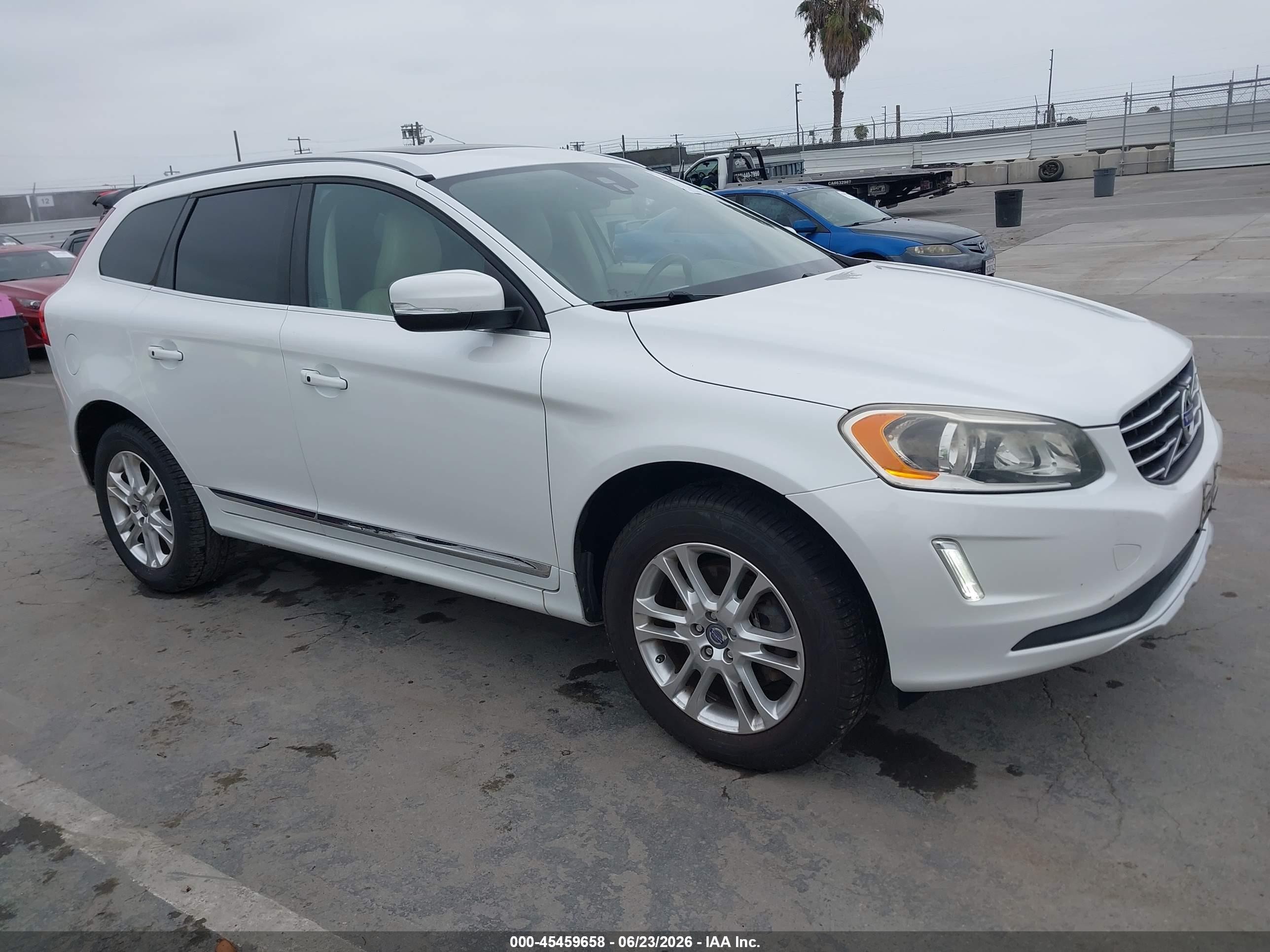 2015 Volvo Xc60 T5 Premier Белый vin: YV426MDB7F2623748
