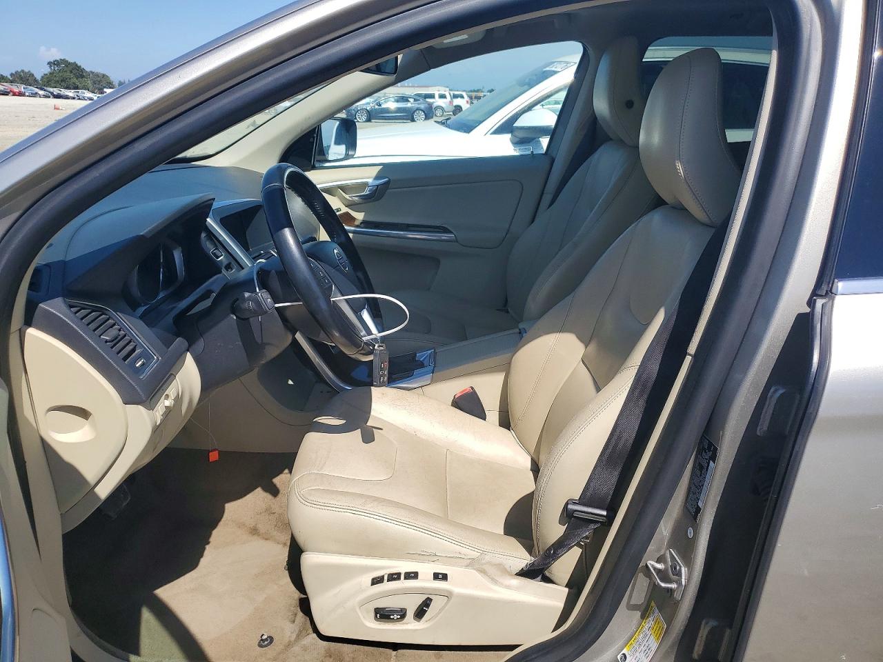 2015 Volvo Xc60 T5 Premier+ Tan vin: YV426MDC1F2616691